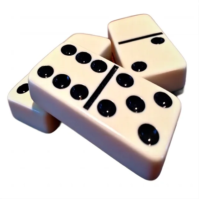 Professional Chinese contract manufacturer for urea tiles domino set custom dominoes