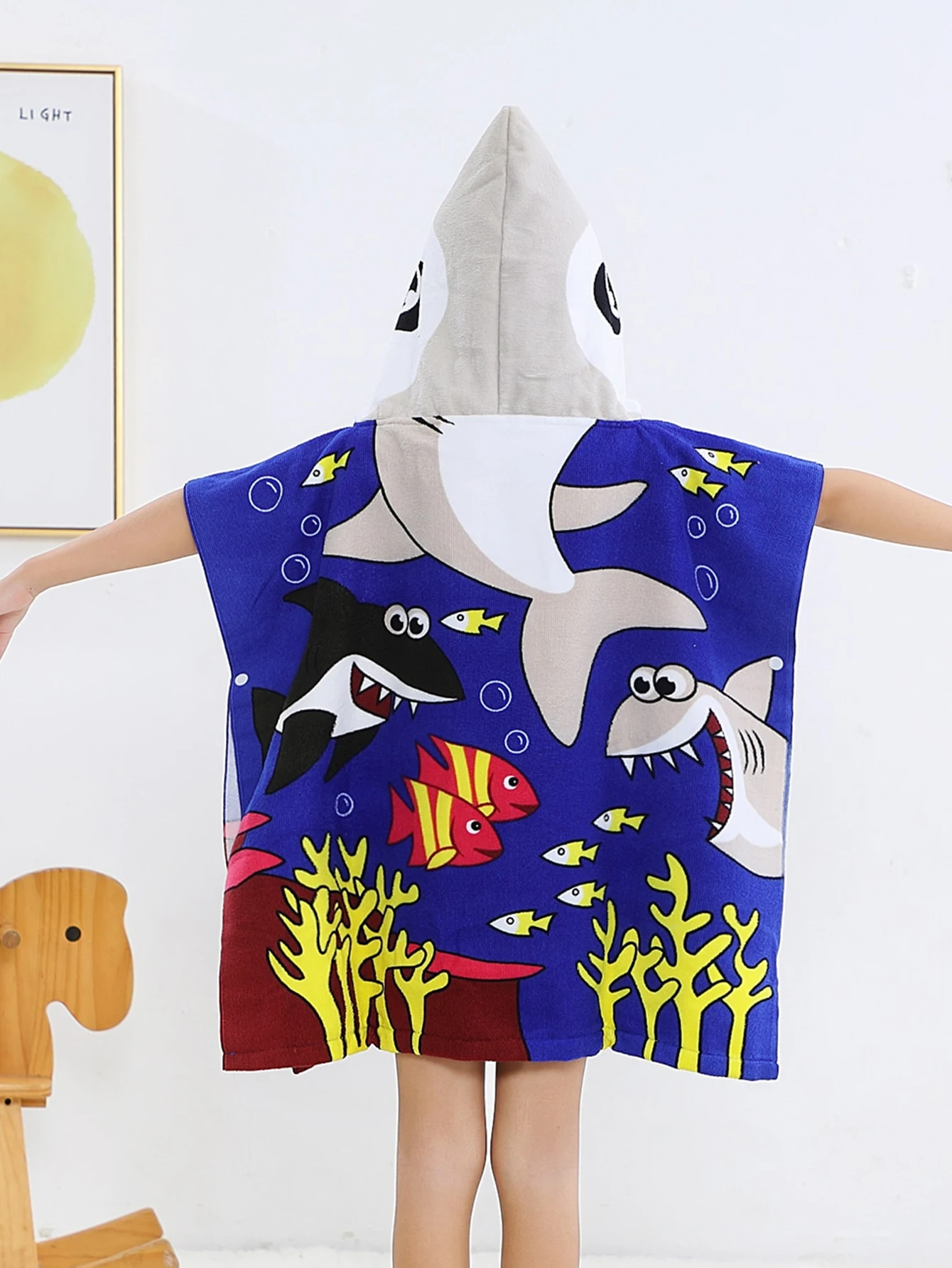 Wholesale factory price quick dry microfiber shark cartoon hooded poncho bath towel beach poncho for kids