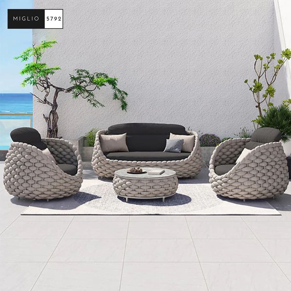 Garden Patio Furniture Dining Room Rattan / Wicker  Table And Chairs For Cafe And Restaurants Outdoor Table And Chairs Set