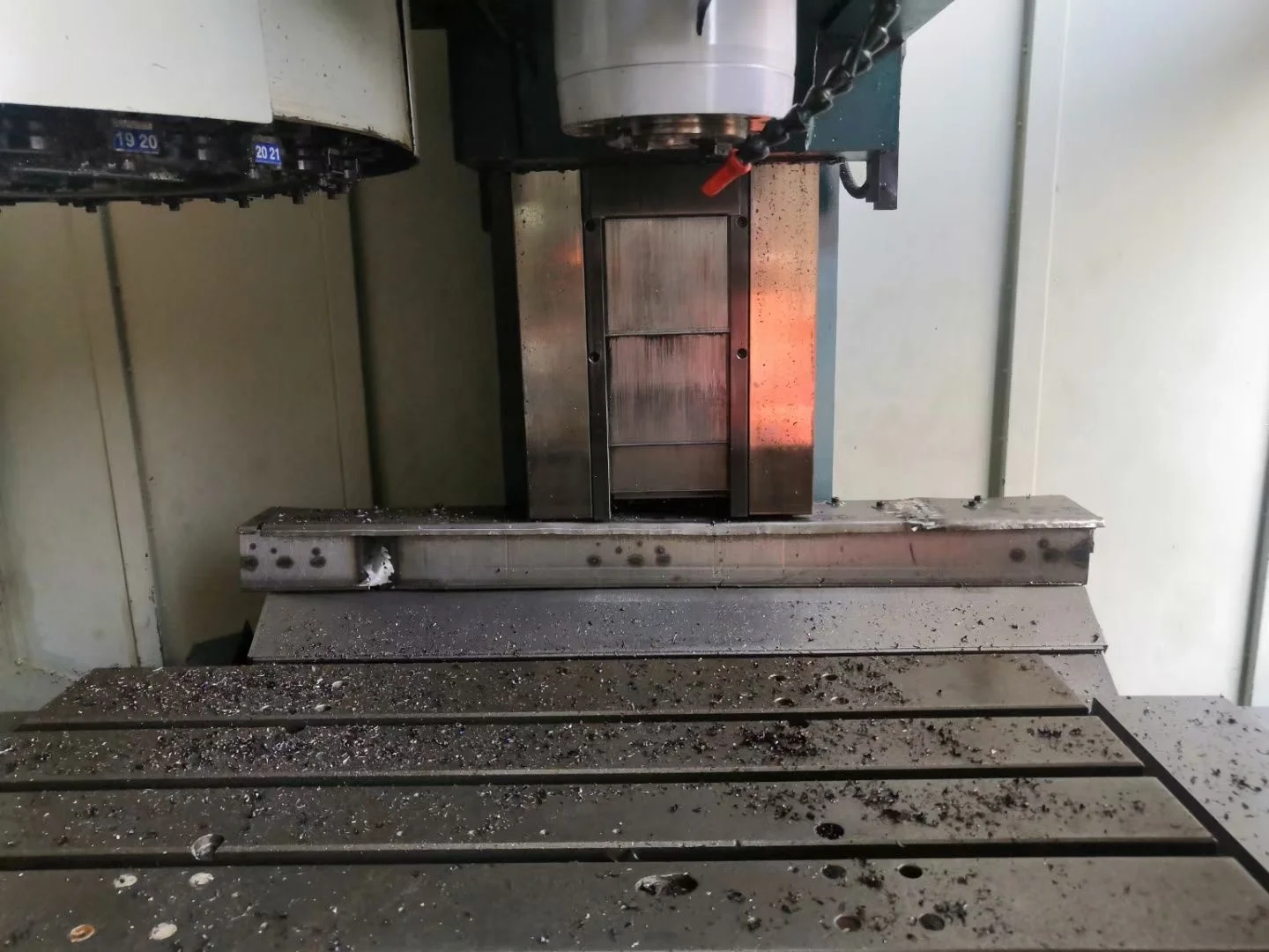 Mitsubishi control system CNC Taiwan FEELER FVP 800A used horizontal CNC machining center