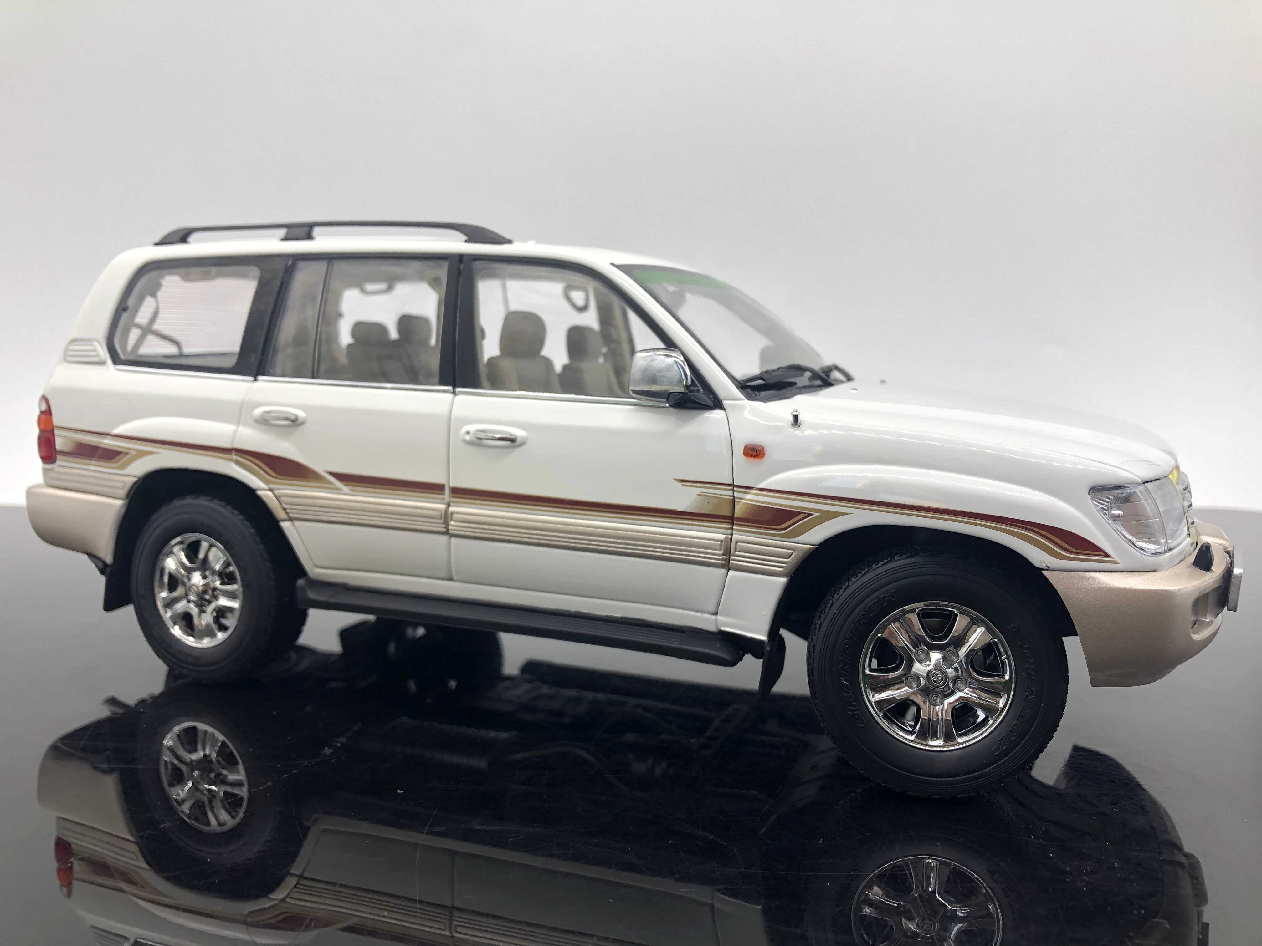  1:18 новая версия оригинальная фабричная модель land cruiser из сплава автомобиль подарок предметы