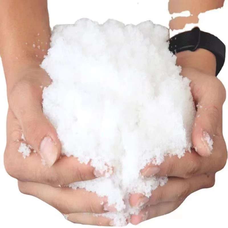 INSTANT SNOW MADE OF WATER ABSORBING RESIN