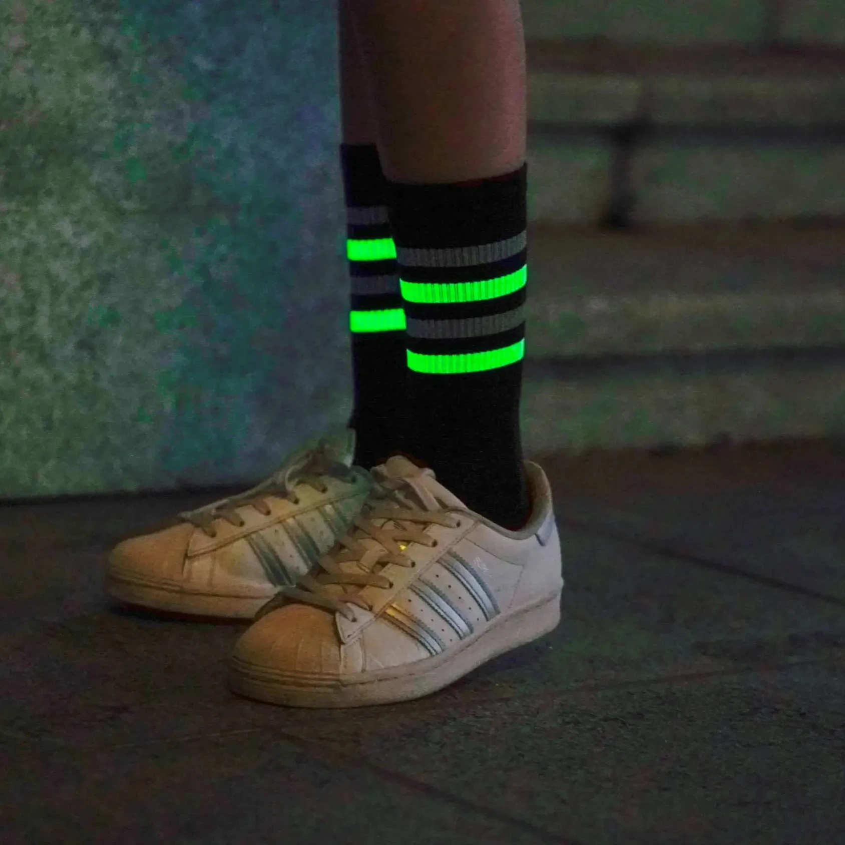Customized High Crew Socks Shiny Glowing Compressed Night Light Luminous Street Sports Socks for Night Safety Bike Riding