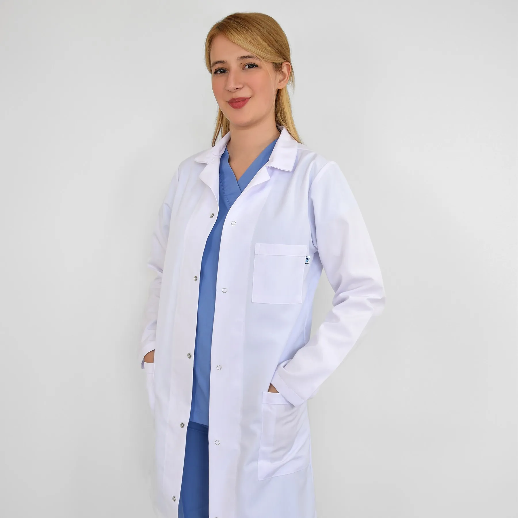 Apron Hospital Uniforms Classic Collar White Surgical Gown Nurse Doctor Apron Comfy Breathable Surgical White Lab Coat