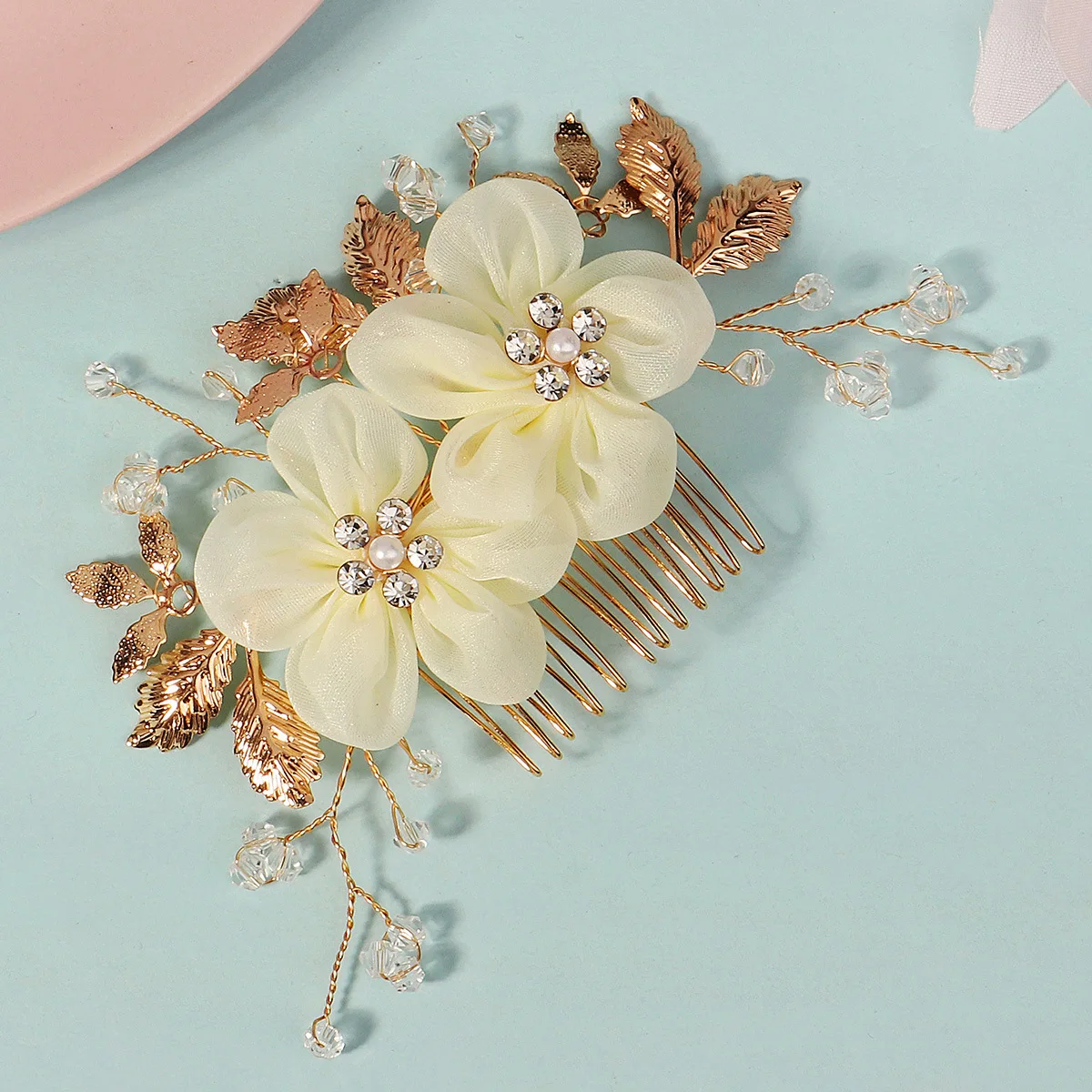 Bridal Jewelry  Beautiful Hairdo  Handmade Comb  Wedding Party Party Headdress  Fabric Flower Crystal Hair Comb Wholesale