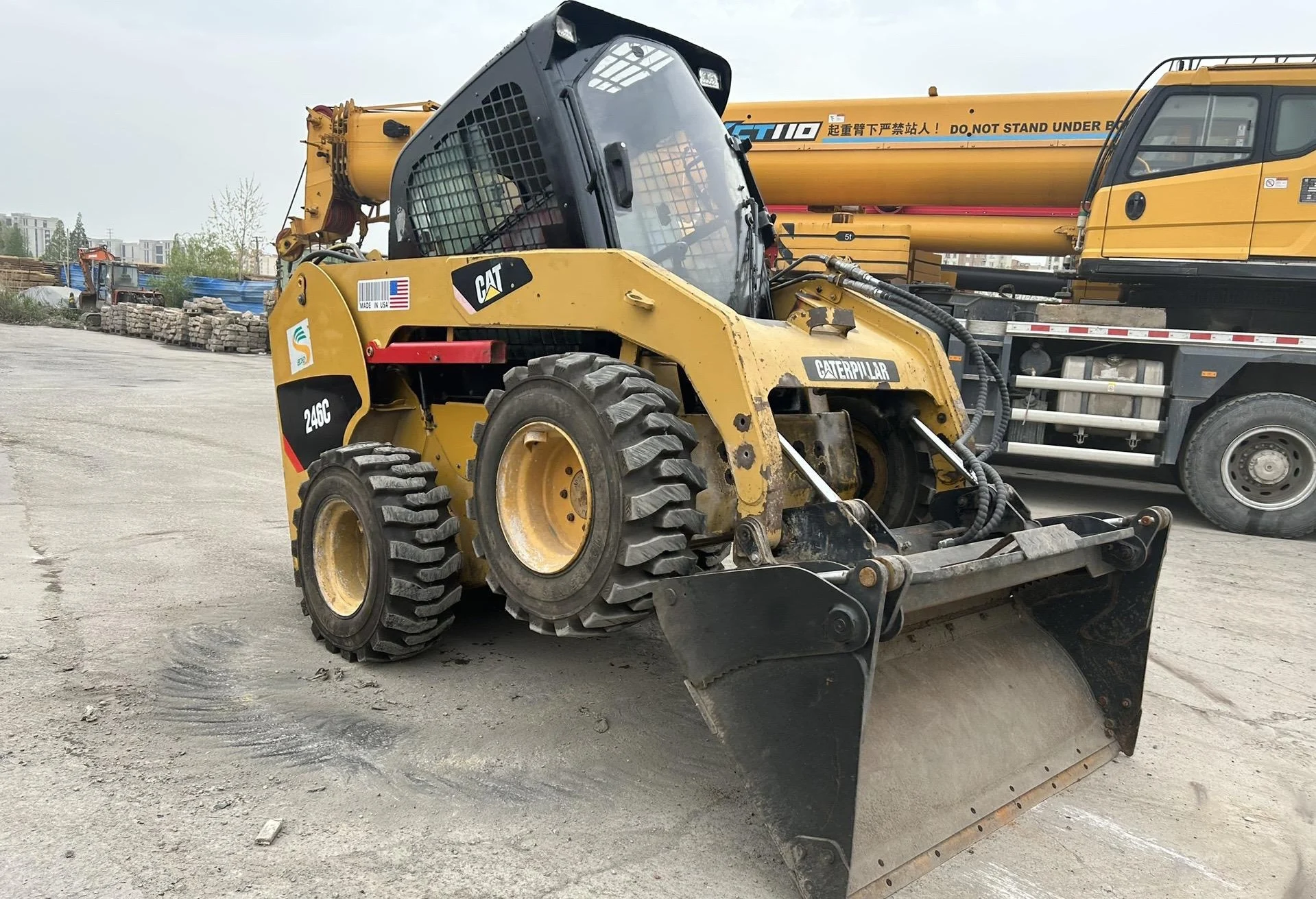 Подержанный Caterpillar CAT 246C мини колесный погрузчик с колесами EPA/CE для продажи