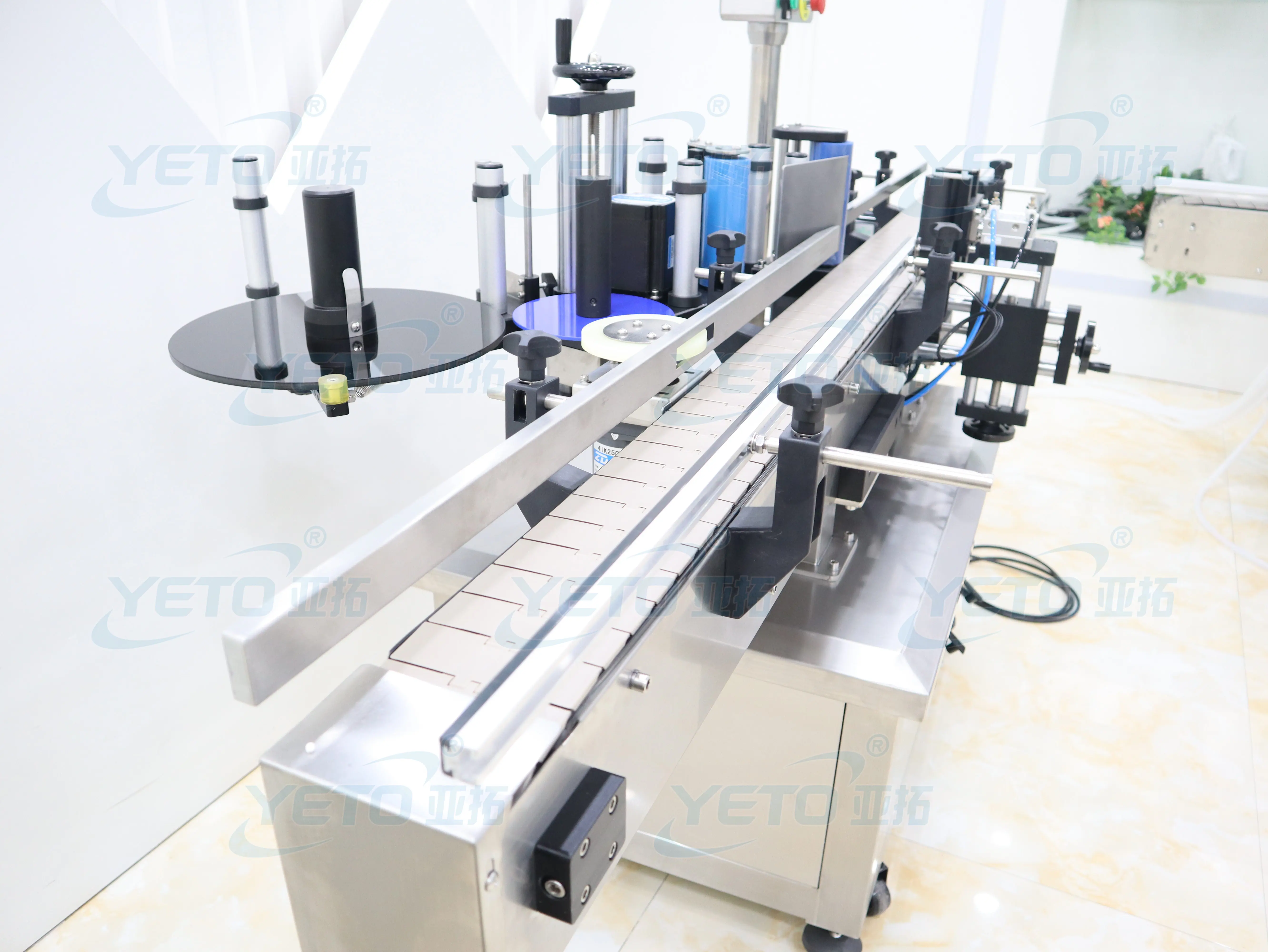 YETO-High Speed Industrial Automatic Labeling Machine Round Bottle Drinks Beverage Bottle Labeller Adhesive Sticker Wine Bottle