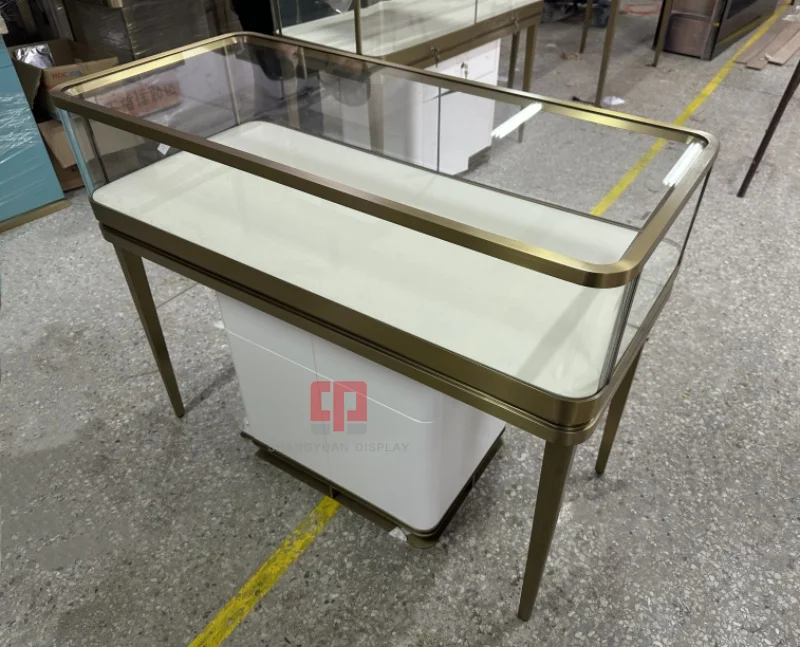 Elegant White Wooden Jewelry Display Showcase Tempered Glass Rounded Corner Display Counter Jewelry Store Display Showcase