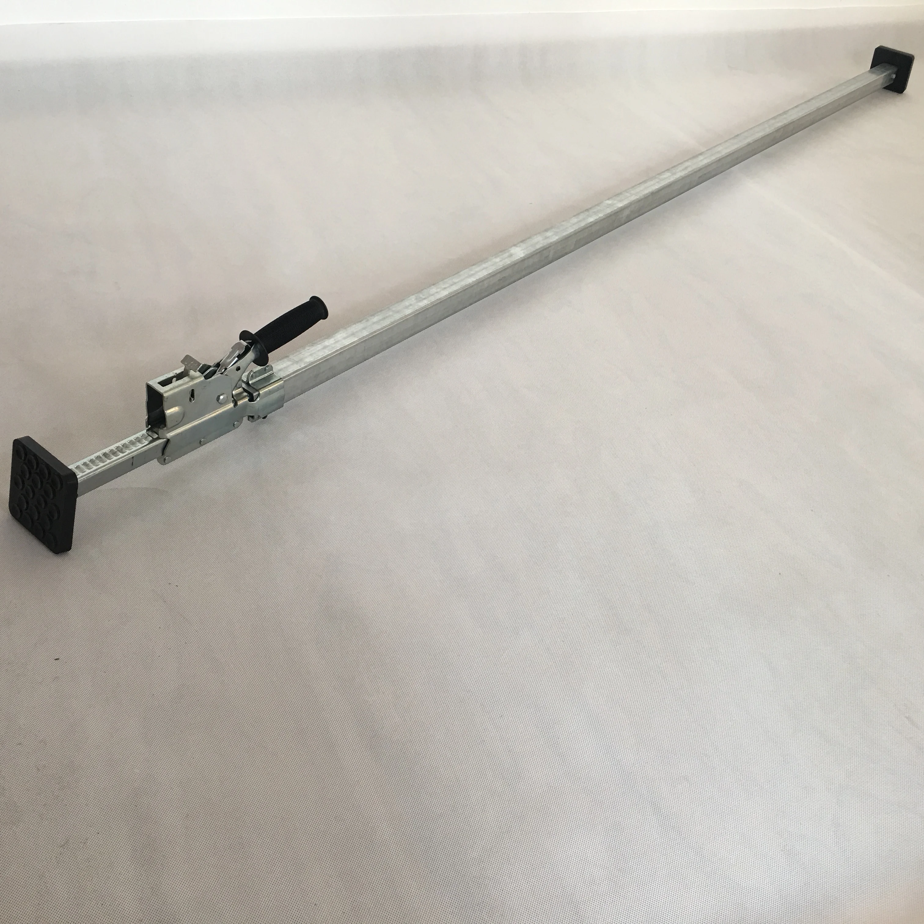 Контейнер с храповым механизмом и