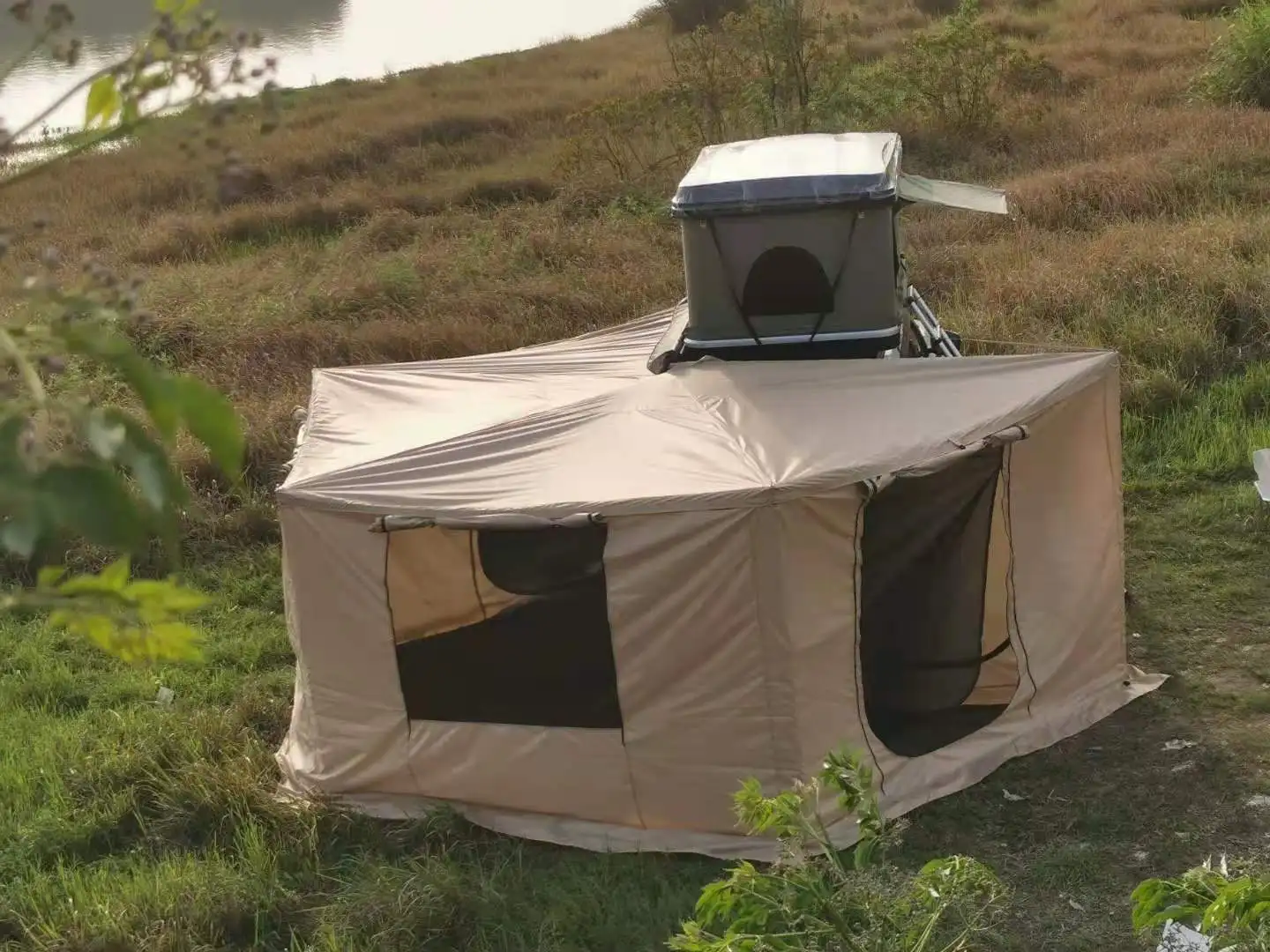 Wildsorf waterproof  Rectangular 270 degree retractable car side foxwing awning side wall room camping