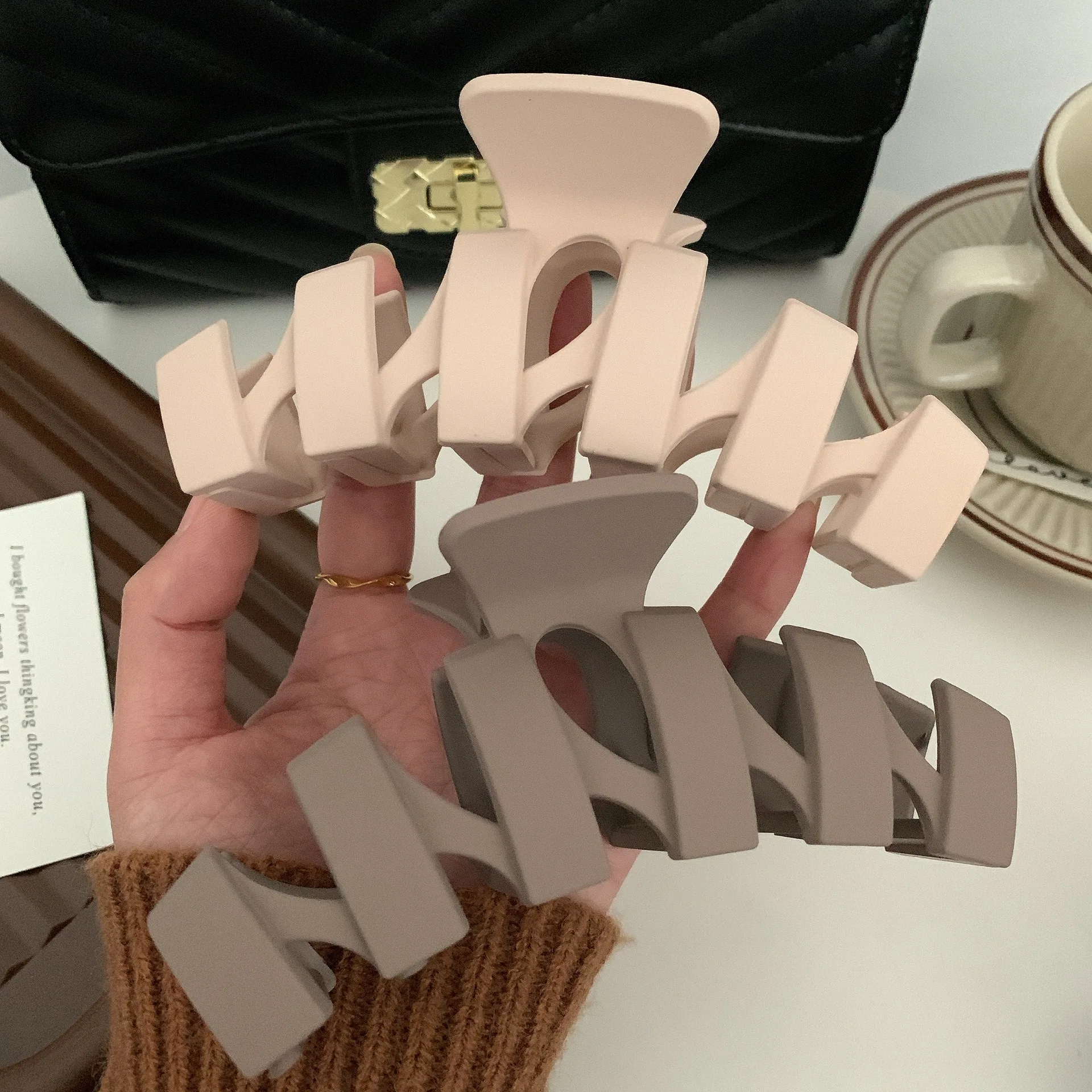 GIRLIZE Wholesale Women Solid Color 13cm Extra Large Plastic Acrylic Matte W Shape Wave Hair Claw Clip Hair Clamp For Thick Hair