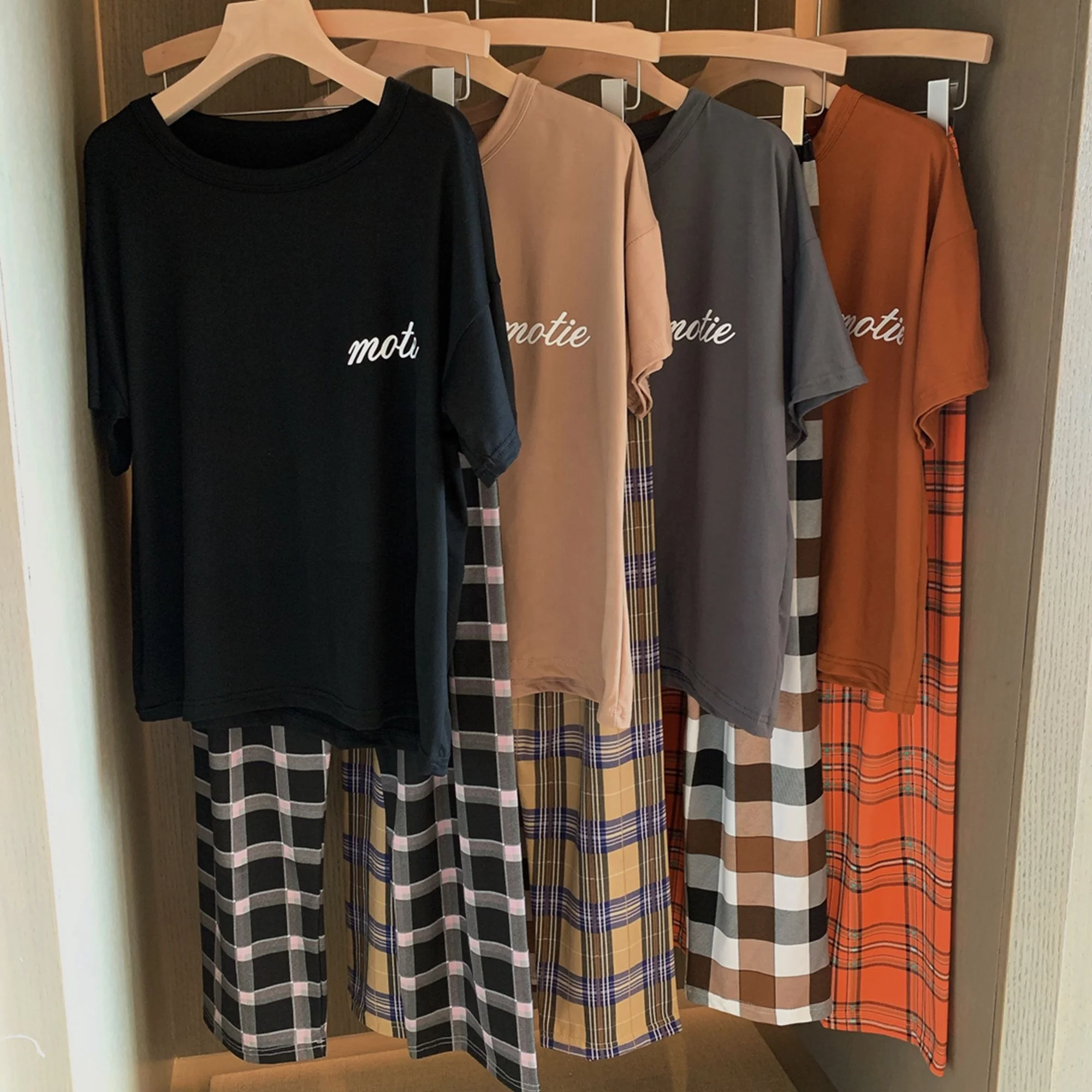 Factory Wholesale Summer and Autumn Ladies Short-sleeved Trousers 2-piece Pajamas Casual Solid Color Home Service