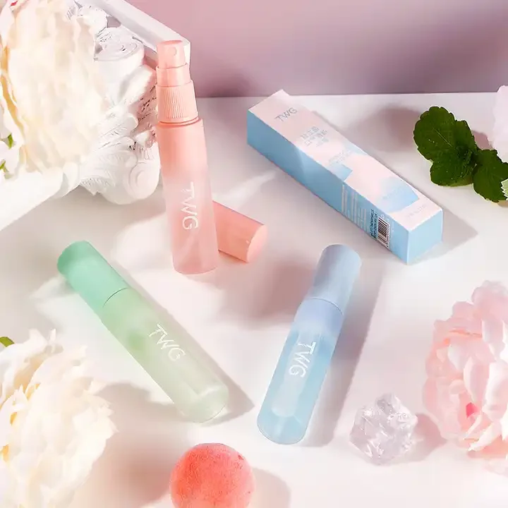 Wholesale Oral Spray Portable Mouth Spray Fruit Flavor Oral Care Breath Spray Fragrance 3 Scents Mini Breath Refresher Mouth