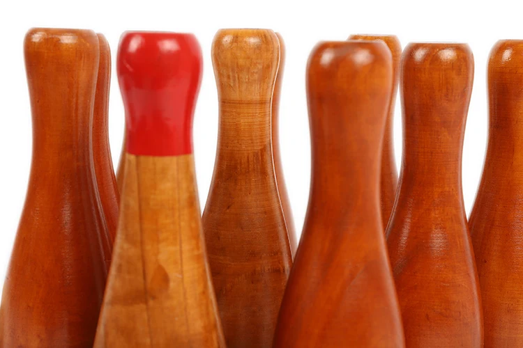 
WAFFLE GAMES Classic Solid Wood Stained Outdoor Lawn Bowling Game Set 