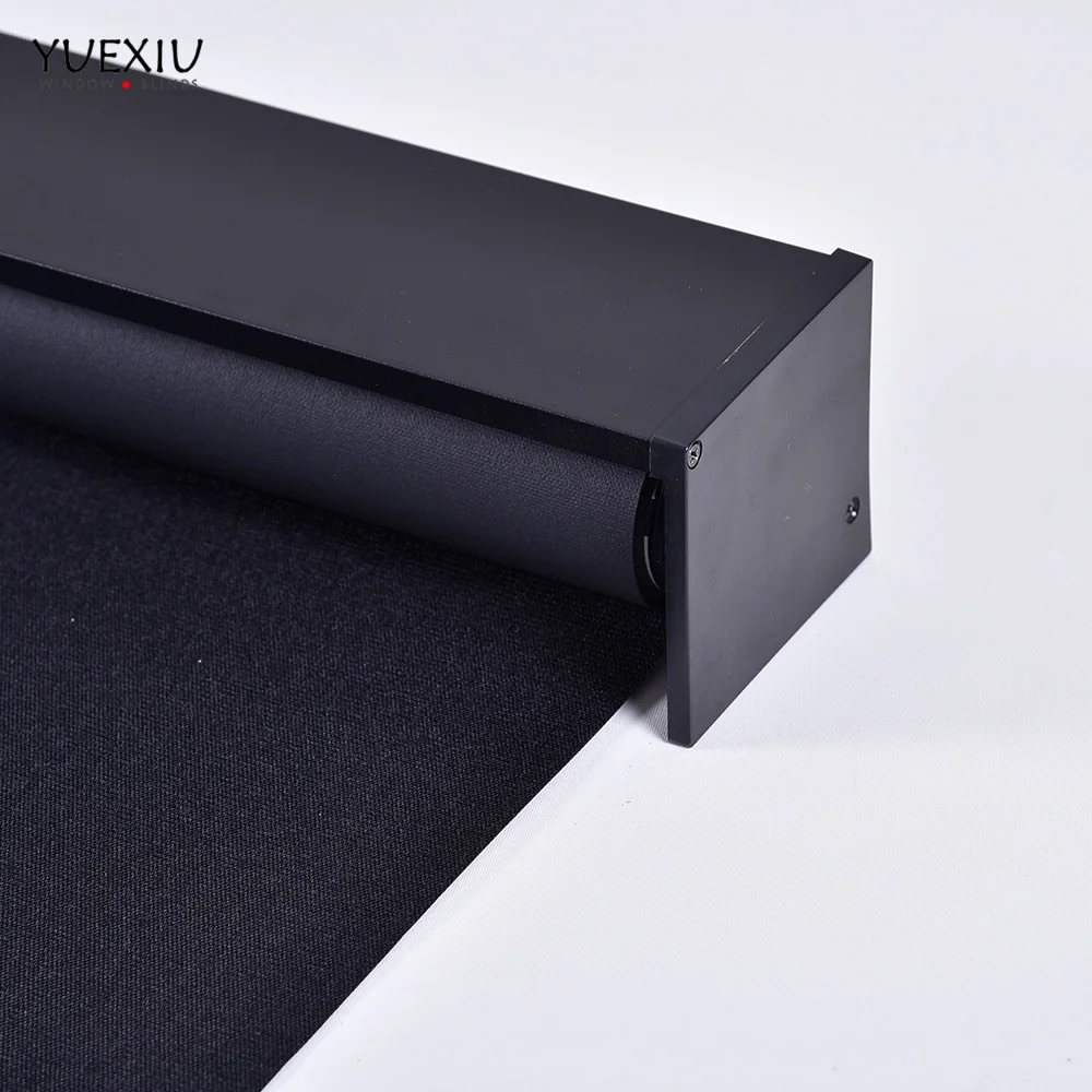 Электрические затемненные шторы для спальни с дистанционным управлением на солнечных батареях