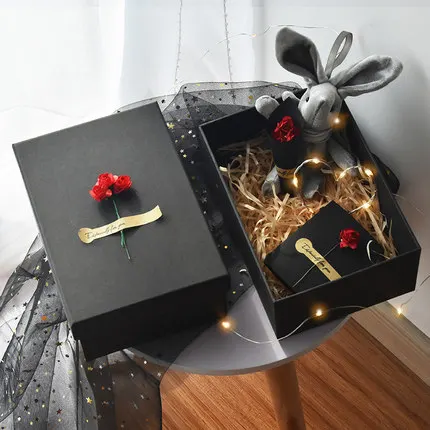 
Custom Luxury Birthday Christmas Gift Box With Dried Flowers Dark Cardboard Boxes Paper Packing Box 