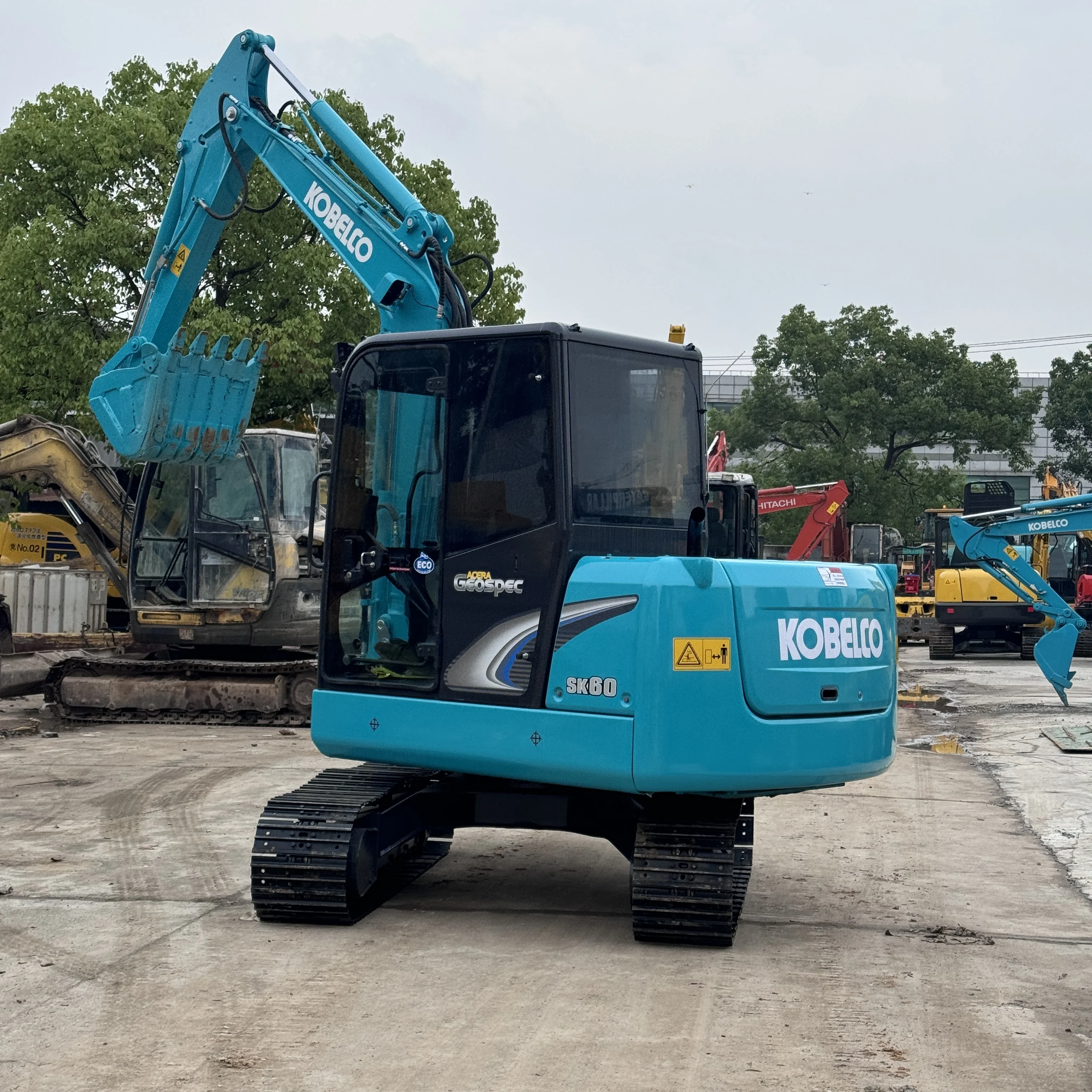 Одноразовый японский оригинальный гусеничный экскаватор Kobelco SK60 Подержанный мини-экскаватор SK60-8 sk60-10
