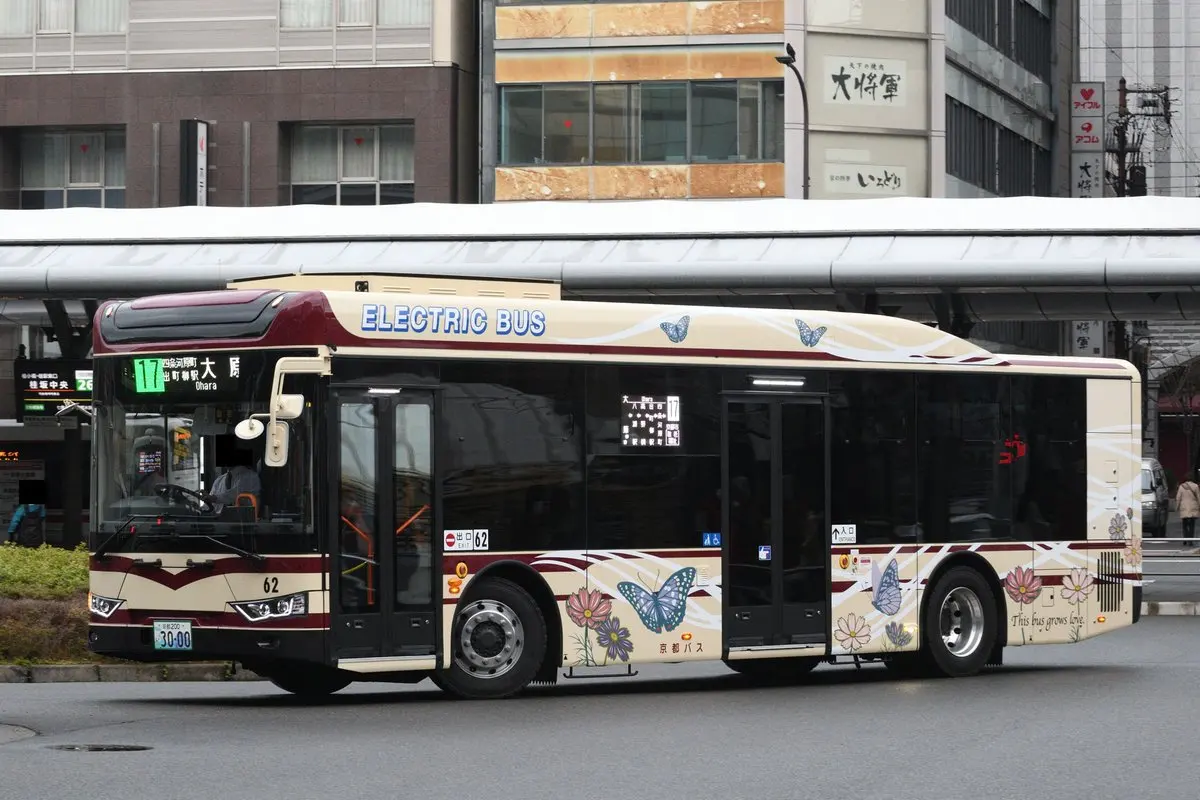 Japan Market RHD 10.5m High-end Electric Powered City Bus with 2 Doors 70 Passengers Green Energy Bus on Sale