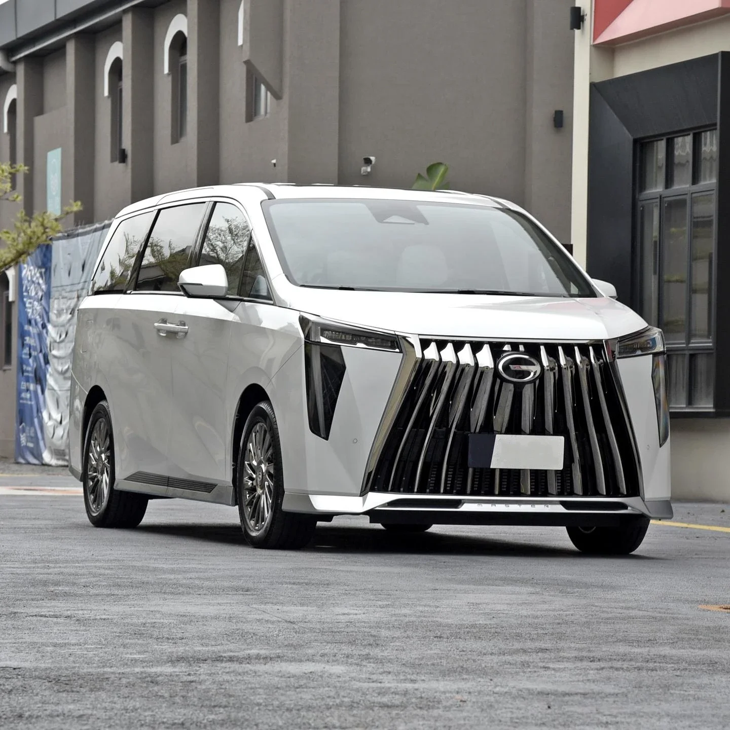 2024 gasoline Car GAC M8 2.0T TGDI luxury 7-seater maximum speed 200km/h MPV GAC Trumpchi M8