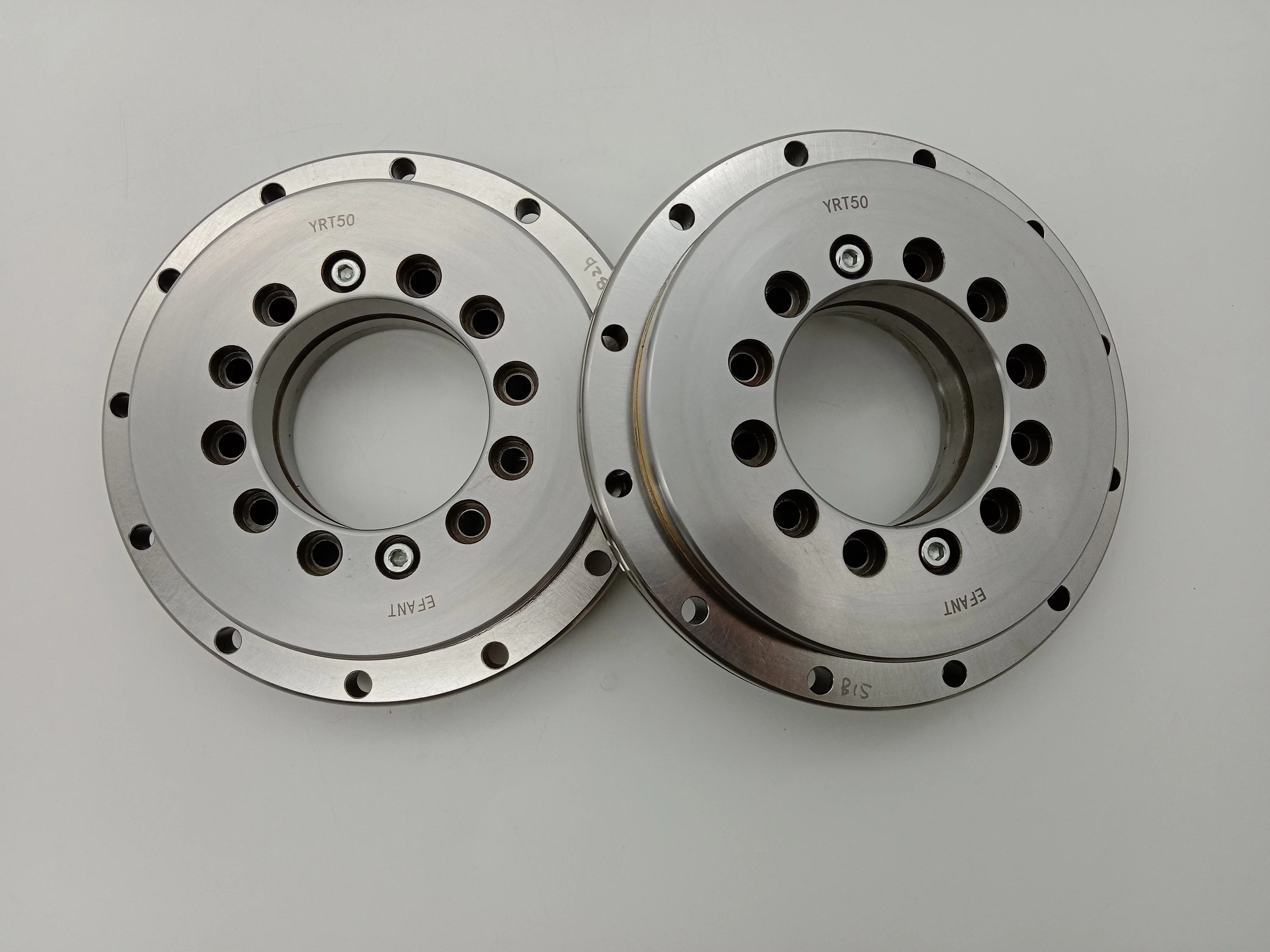 Factory custom Mechanical arm P4 precision YRT50 rotary table bearing