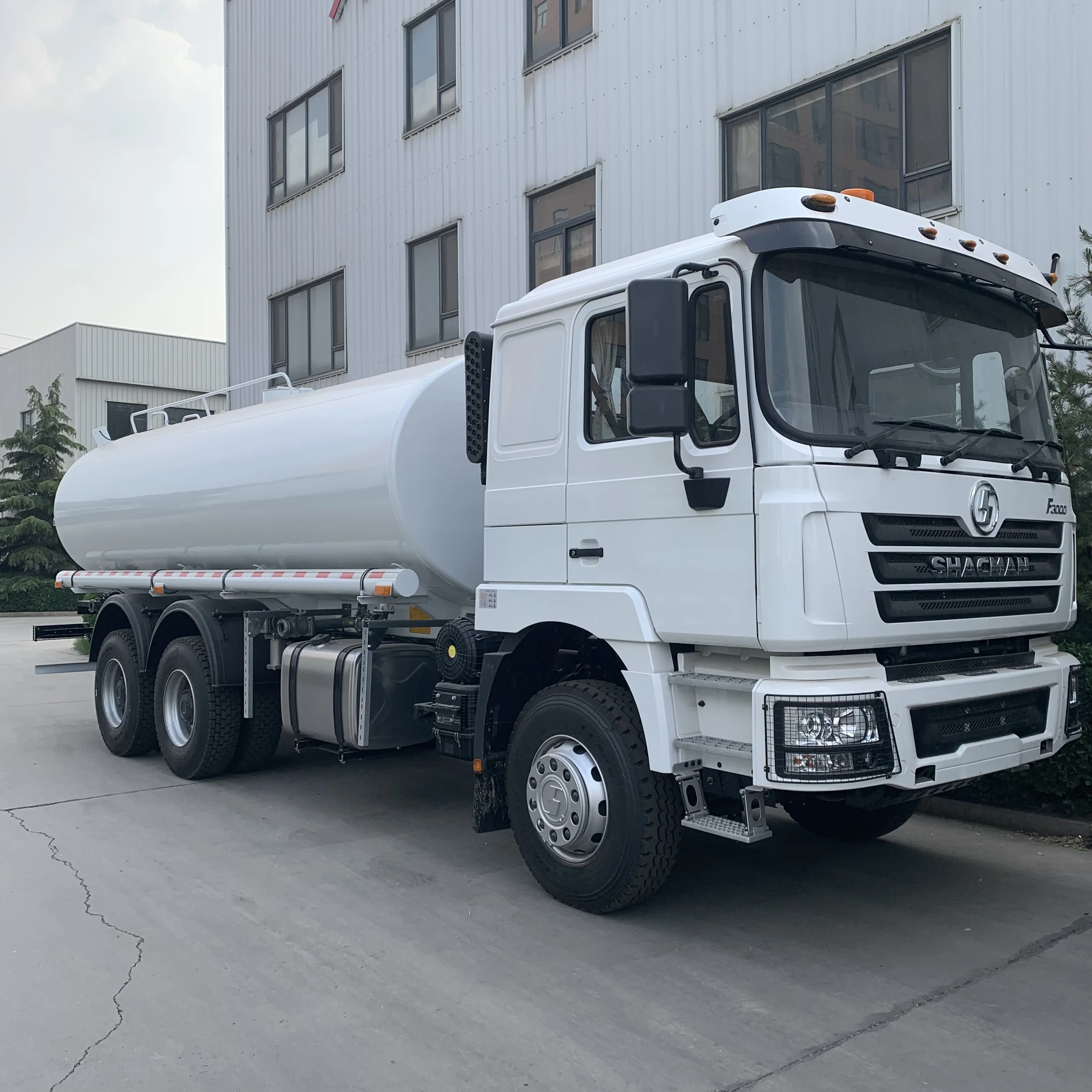 New Model SINOTRUK HOWO 6x4 20CBM 25000 liters fuel tank truck