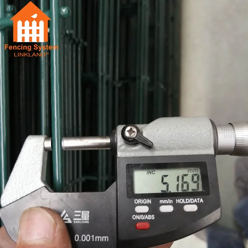 Triangle bend welded wire fence mesh for Poland market