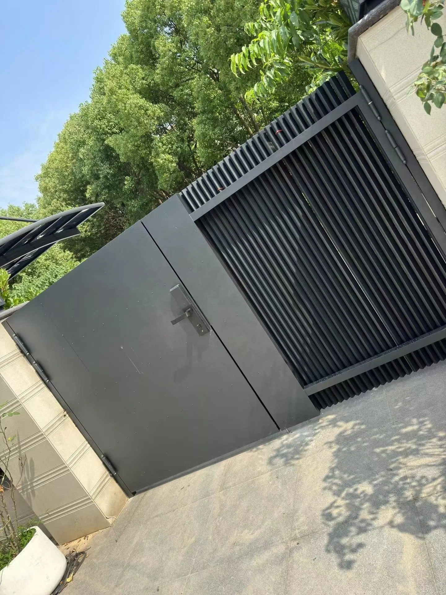 New Chinese Style Villa Entrance Garden Metal Door Aluminum Revolving Security Fence with Pressure Treated Wood for Farm Fencing