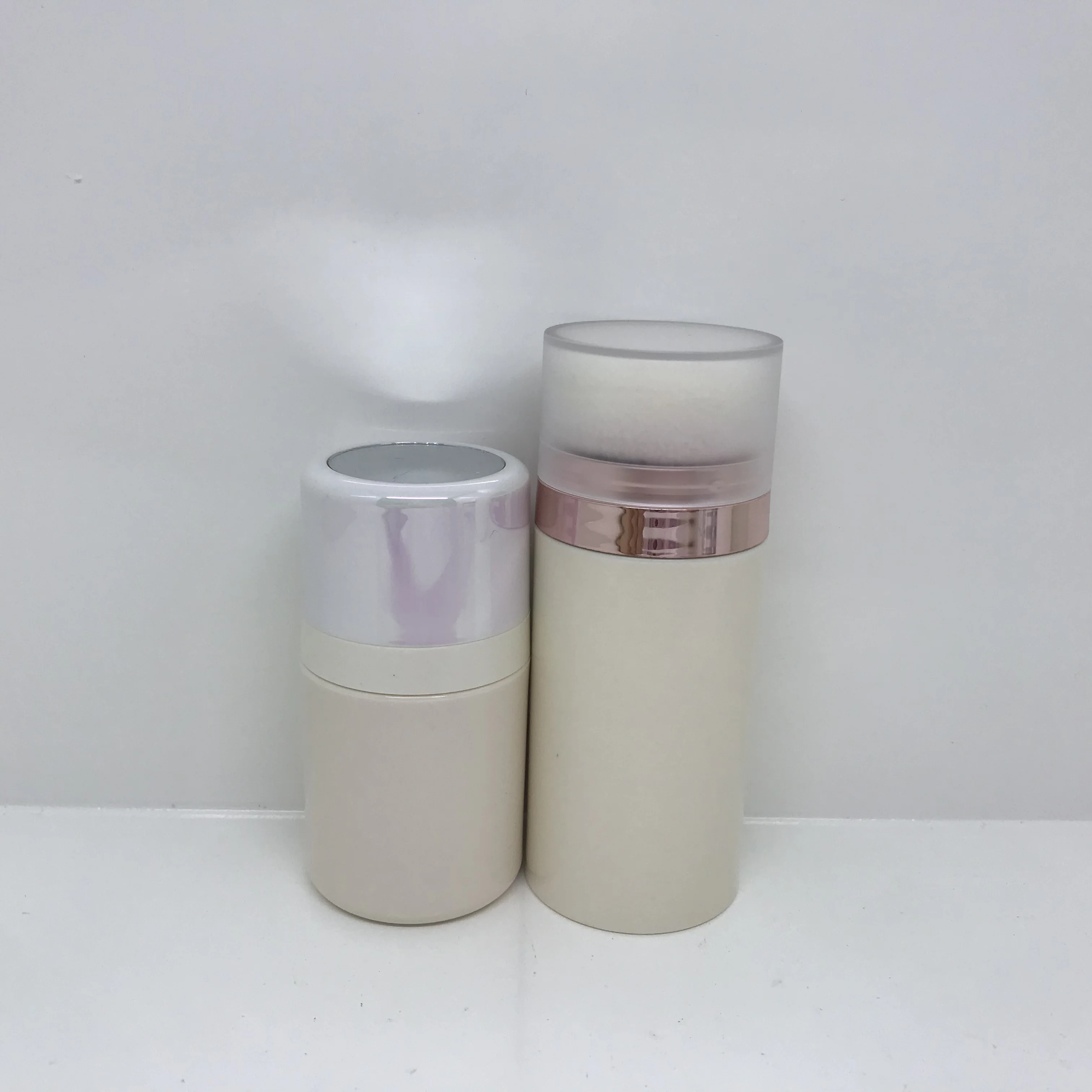 Fluffy bottle for powder with puff loose powder empty powder bottle container 8.5g