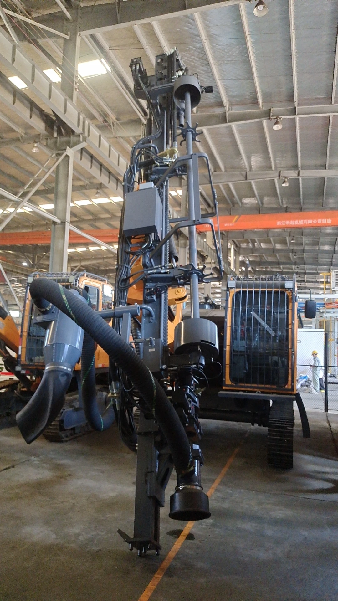 Small down-the-hole Crawler drill rig mine water well drilling rig Multi-purpose and practical drilling machine