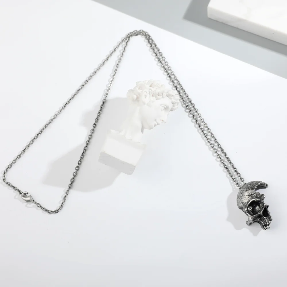 New Arrival Gothic Halloween Necklace Long Punk Old Silver Half Skull Pedant Necklace for Halloween Party