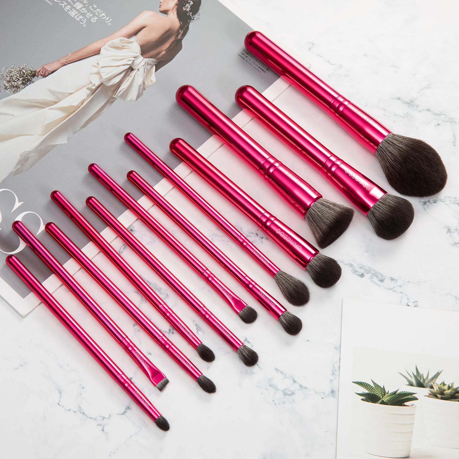 Free bag free logo complete fancy 12 piece artist very soft cheap makeup brush set