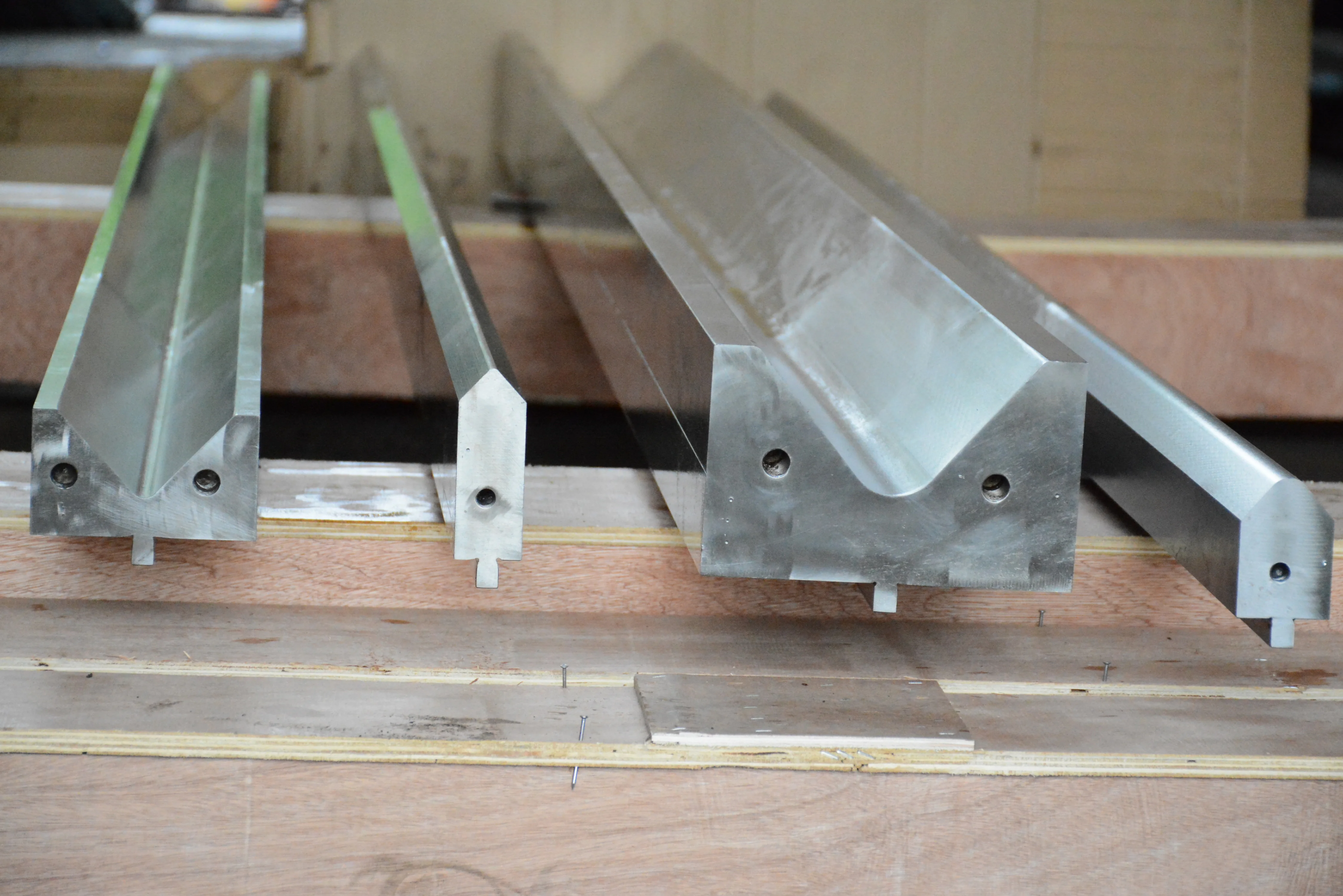 2024 New High Quality Machine Spare Parts Single V-Type Bottom Mold