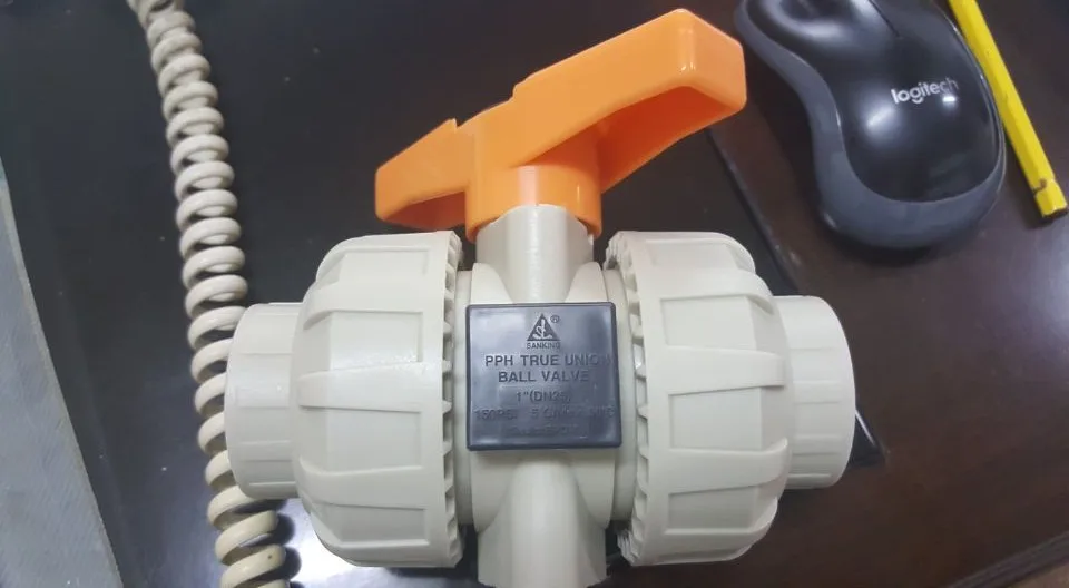 Прямая продажа с фабрики высокое термостойкость к кислотам и щелочам устойчивы ХПВХ двойной шариковый клапан DN15-DN100