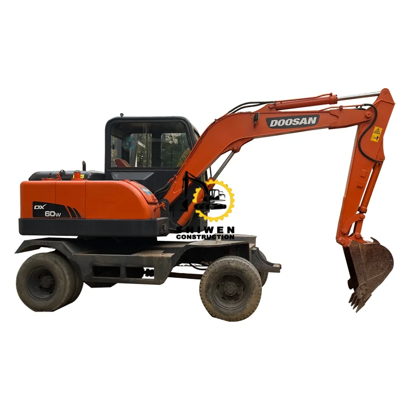 Used Doosan DX60 excavator, Doosan DX60W DX55W micro mini wheel excavator with dozer, Doosan mini excavator may xuc hot sale