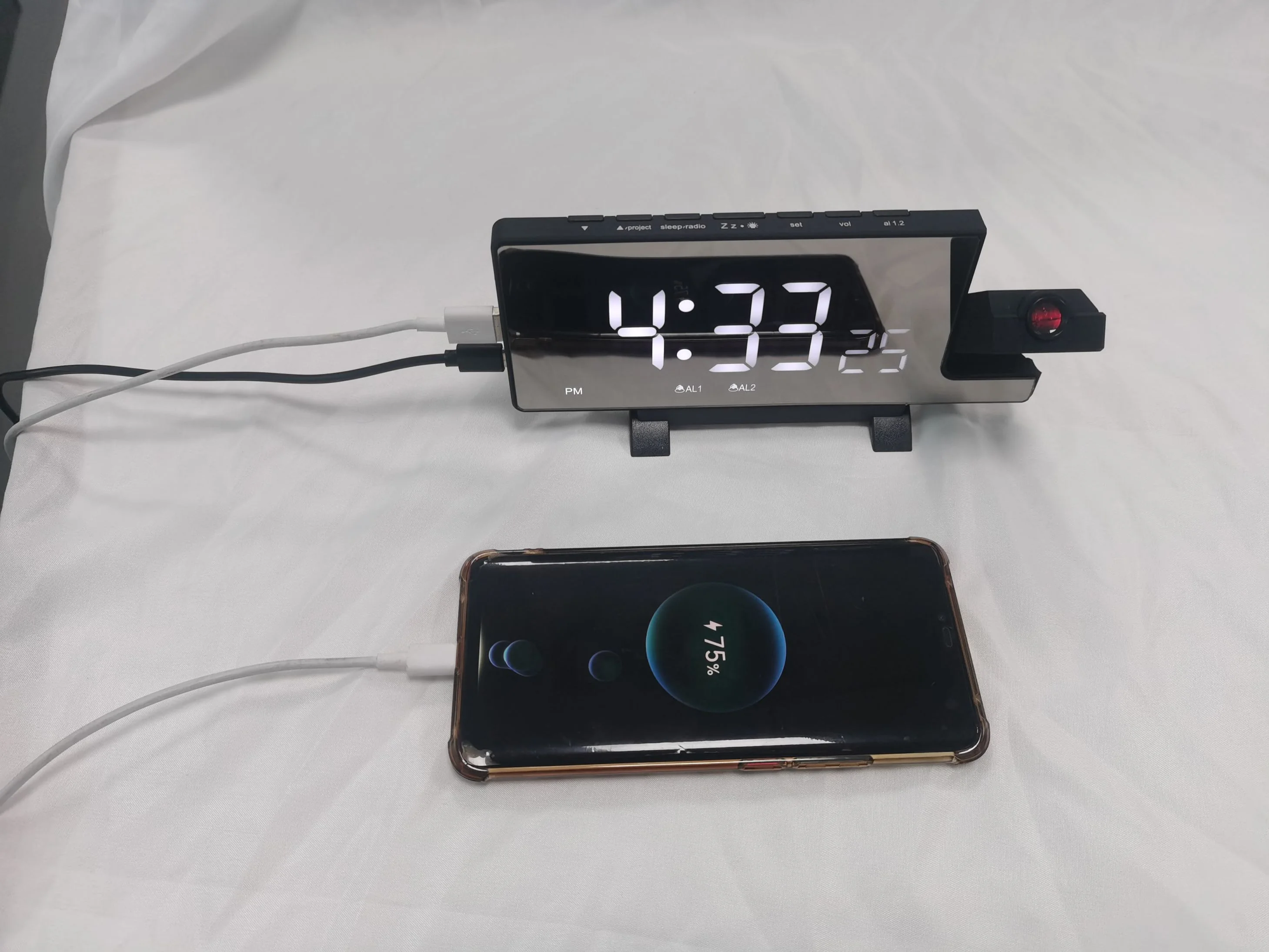 2022 New Digital Projection Desk Table Clock With Radio Projector Display Phone Charger Desktop alarm clock projection function