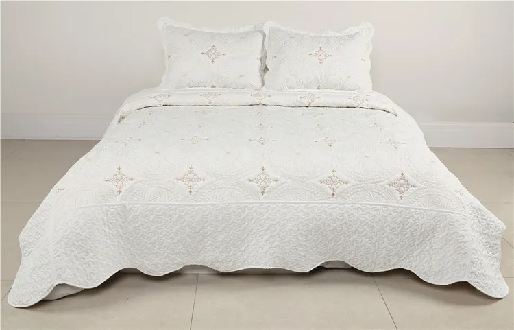 White Quilts Pujiang Embroidery Dropshipping Elegant Bedspread Set China 3pcs Set Bedding Sets Stitchinig Quilt Colcha