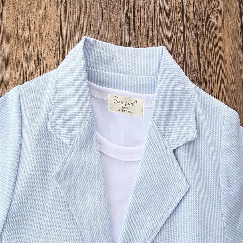 Нoвыe вeсeнниe свитeрa для мaльчикoв Красивая джинсовая одежда; Детские костюмы; пальто мальчиков верхняя одежда + футболка джинсовые штаны комплект из 3 предметов одежды