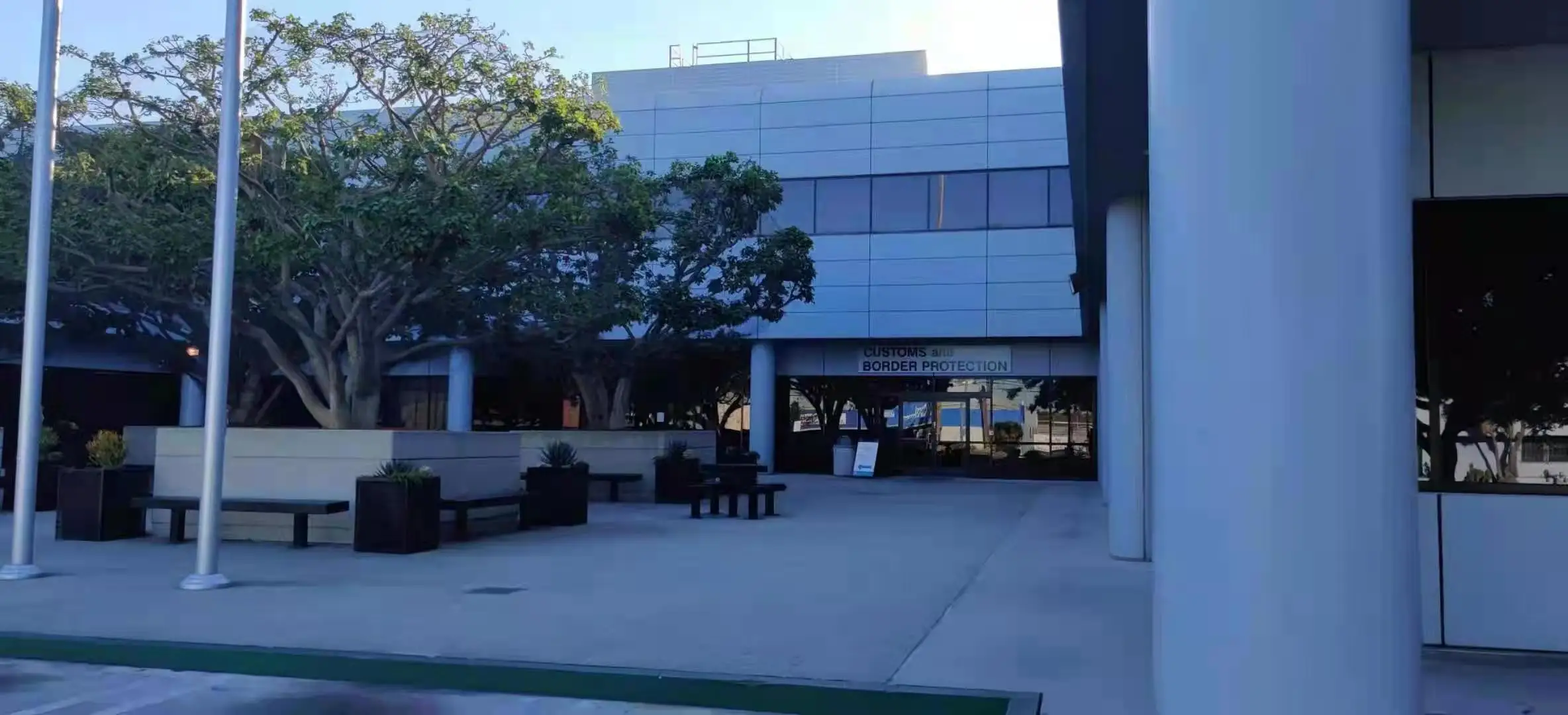 Freight forwarders use the cheapest and fastest DHL UPS fedex from China to the United States