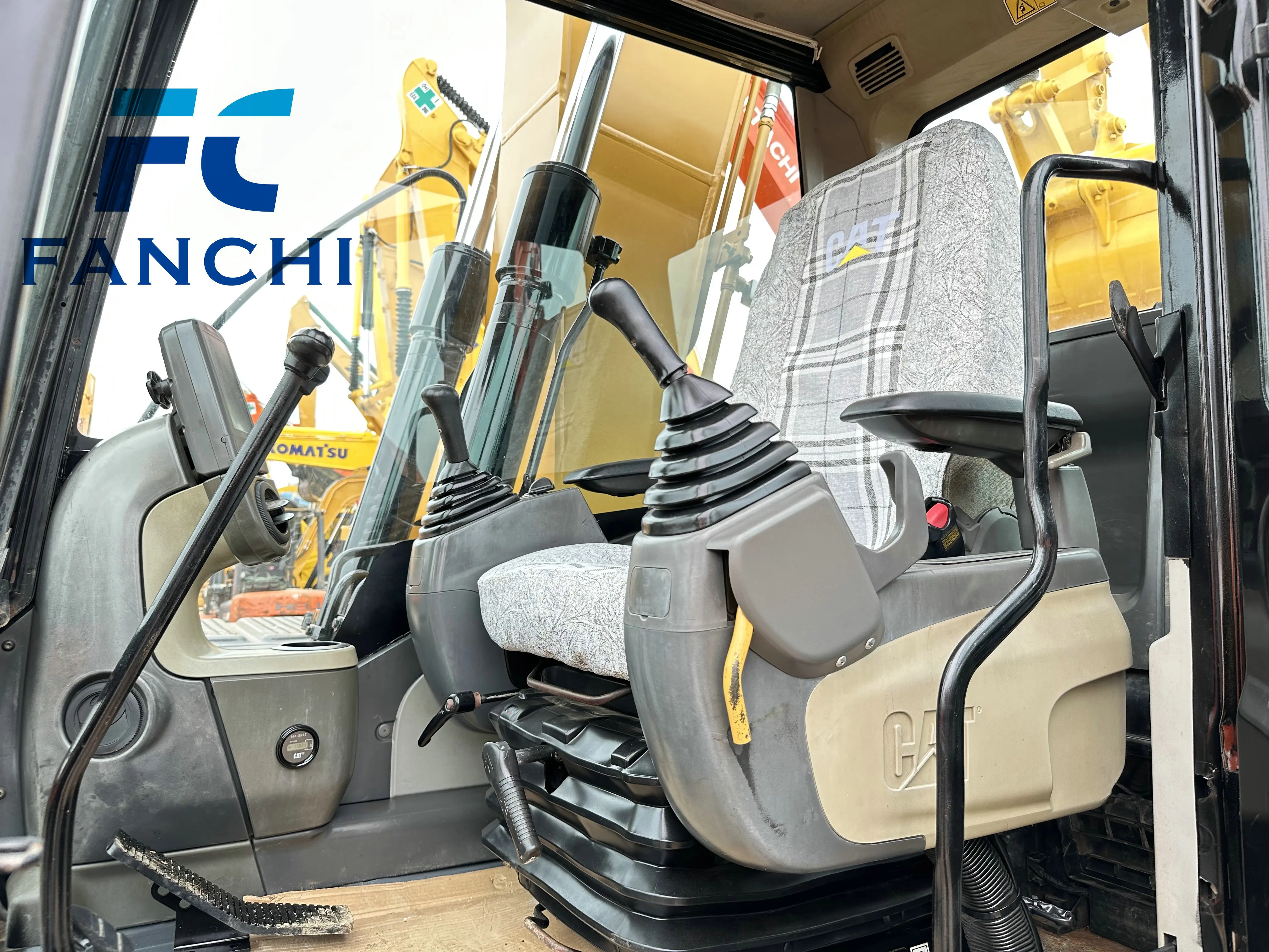 Оригинальный японский использованный CAT312D2GC высококачественный ухоженный гусеничный 12-тонный гидравлический экскаватор по низкой цене