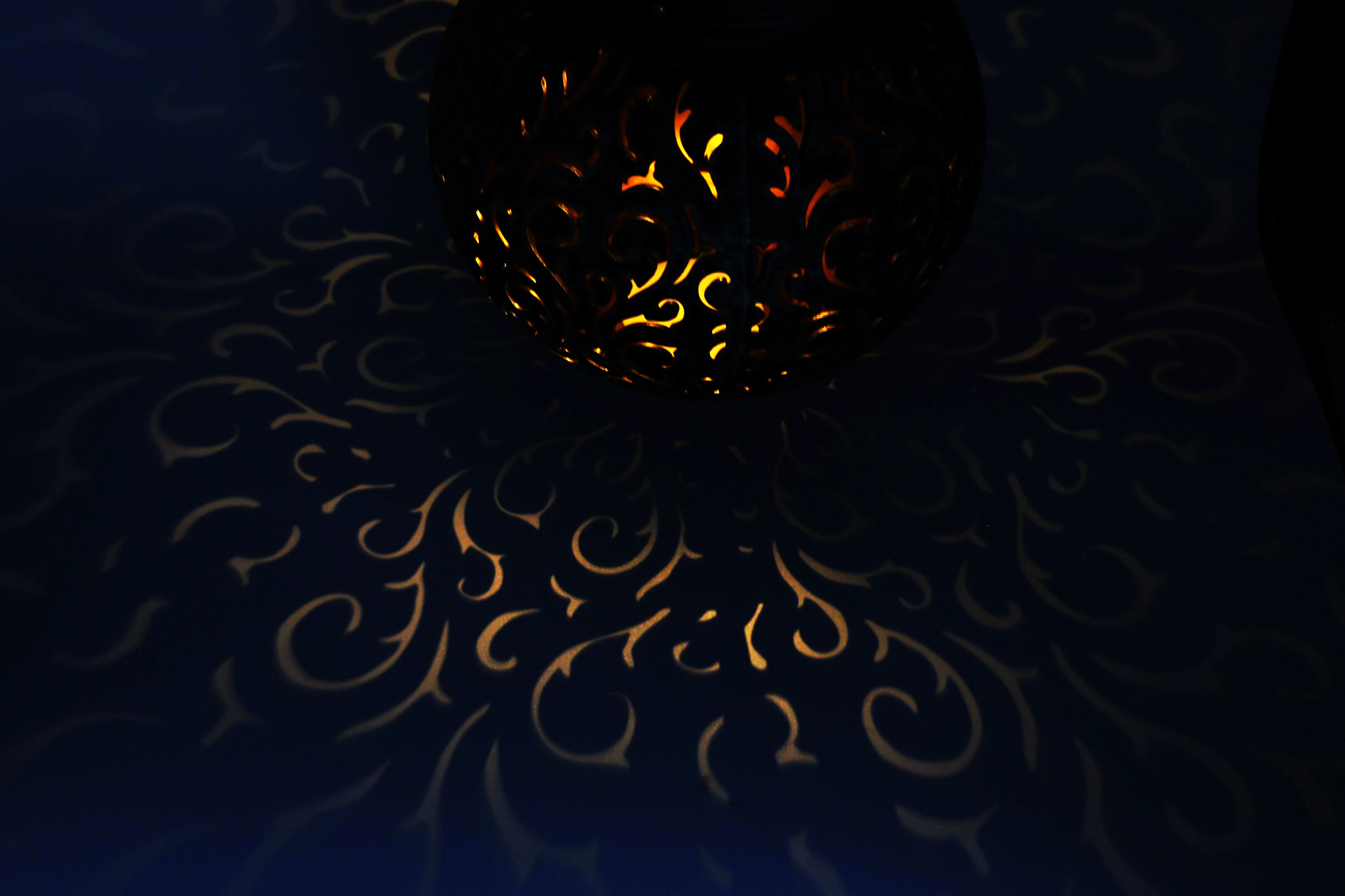 Amazon хорошо продаваемый Солнечный фонарь, подвесные садовые наружные светильники, металлическая Водонепроницаемая светодиодная настольная лампа, декоративная