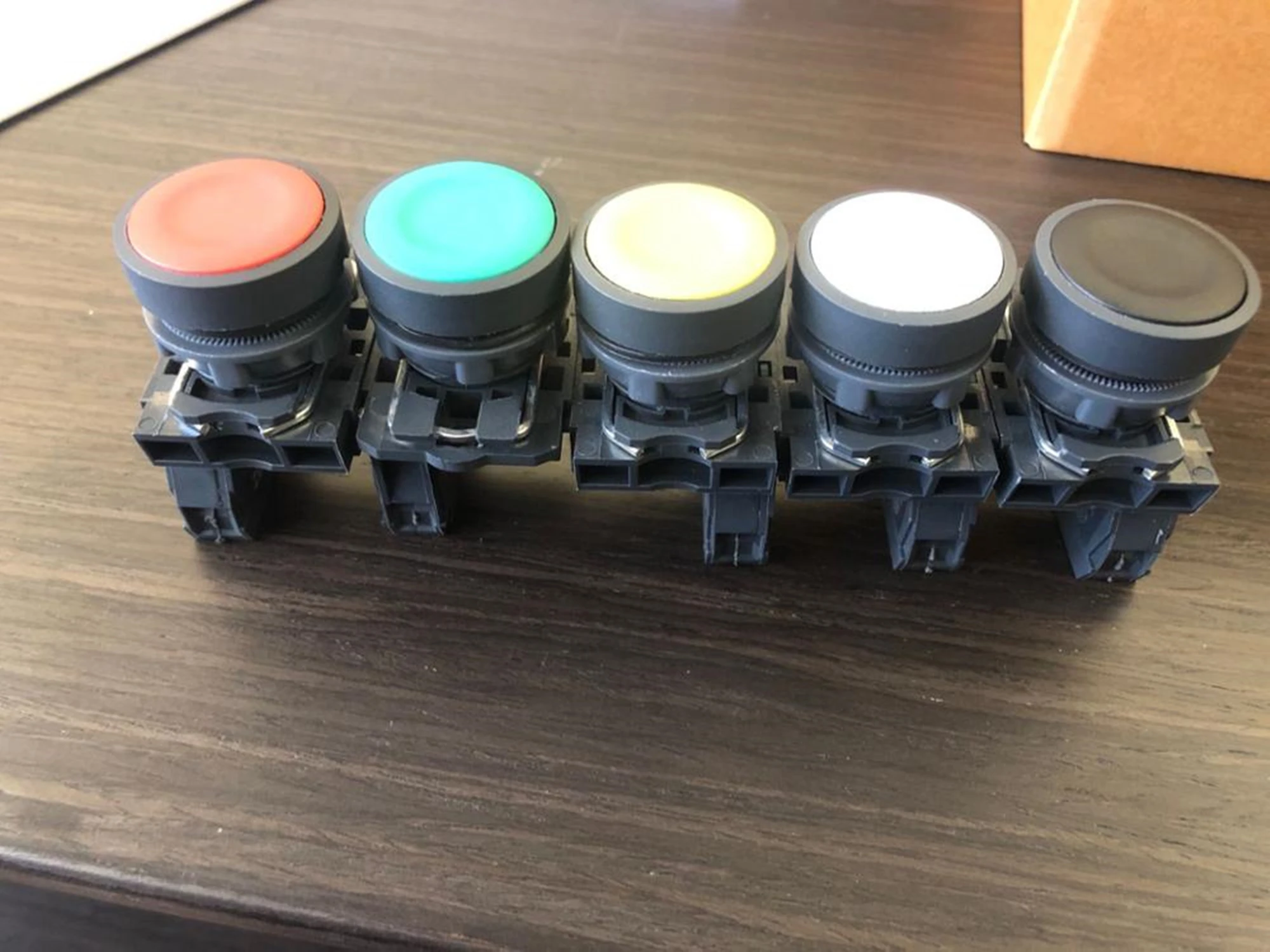 ELEWIND 22mm Economy Type XB5-AA11 Momentary Push button 1NO control switch