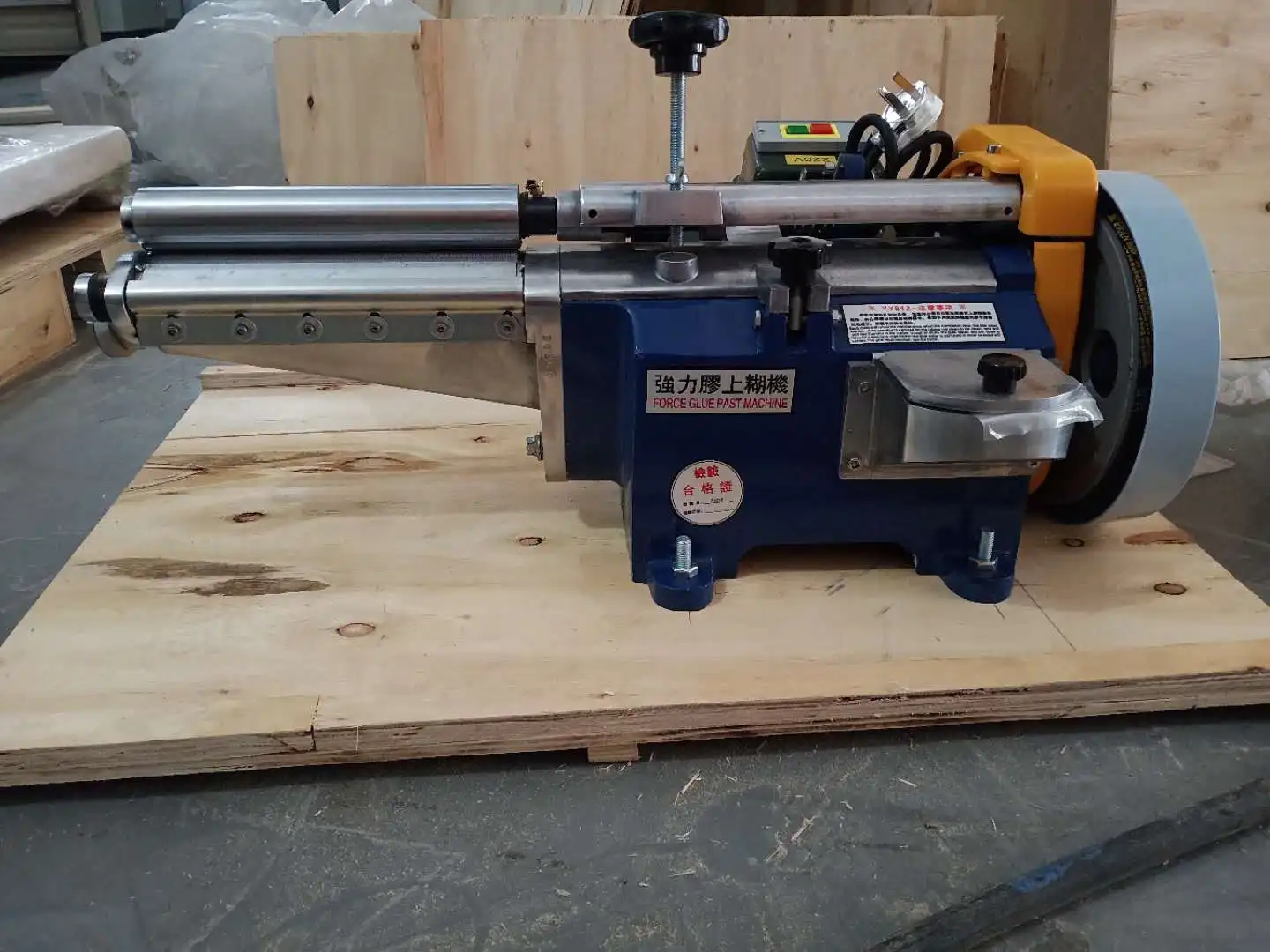 Железная роликовая прочная машина для нанесения желтого клея для стельки