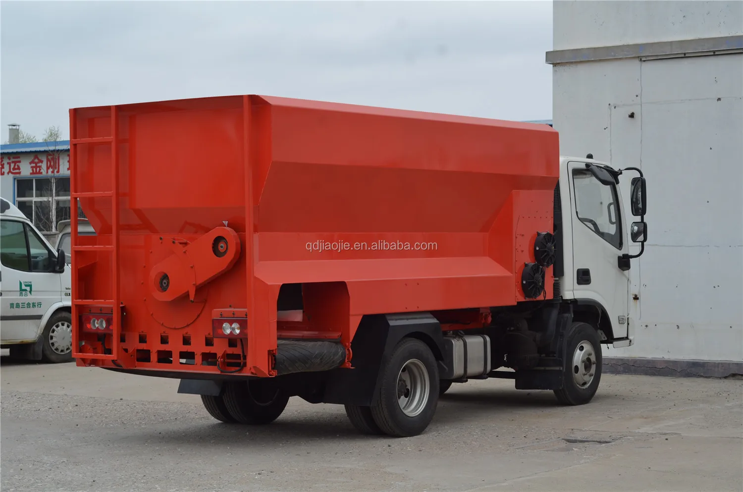 
Qingdao JointTech 16m3 TMR Feed spreading machine for cattle farm 