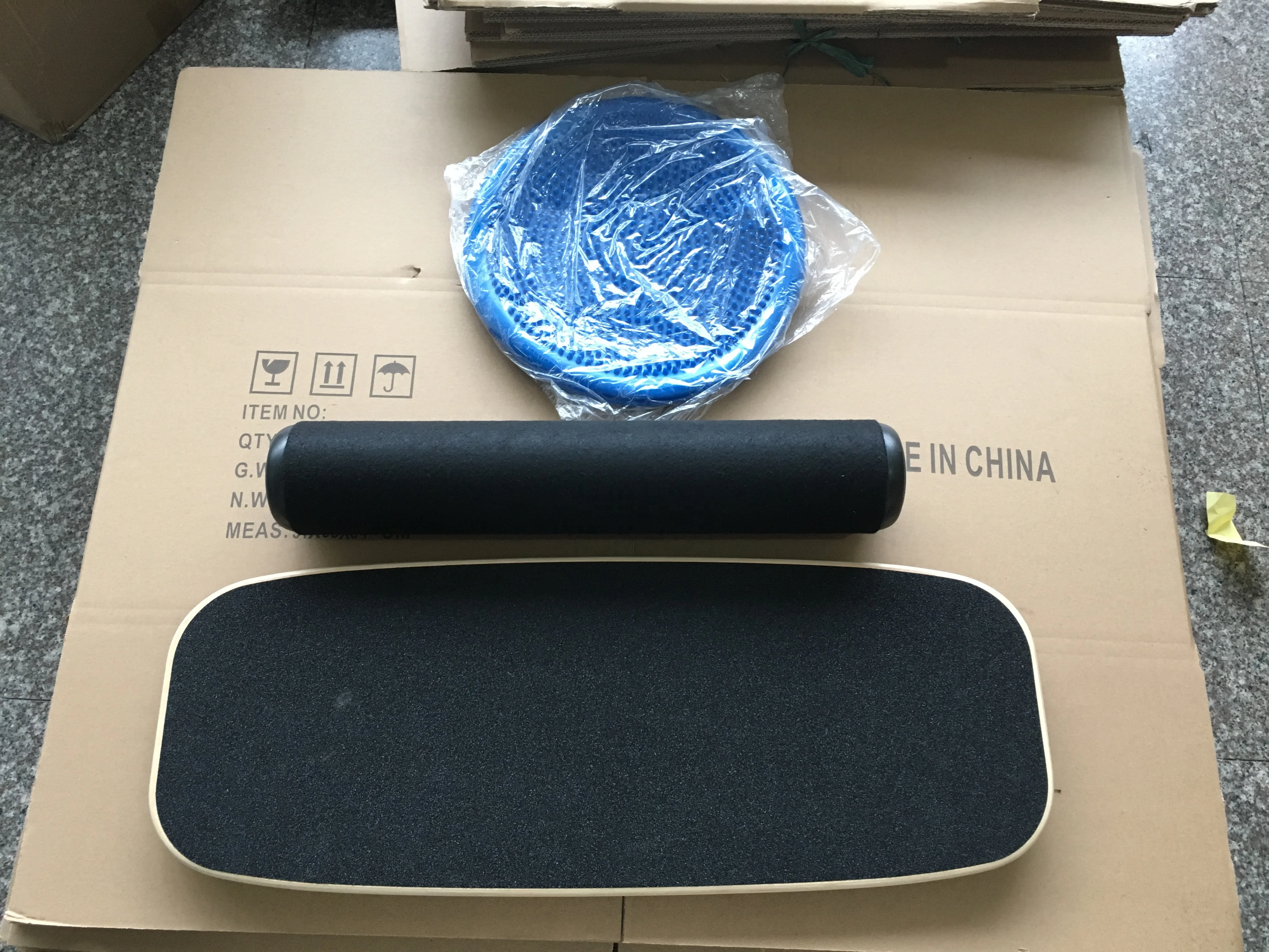 Wobble Rocker Board Balance Standing Roller Balance Pad with Cushion Disc