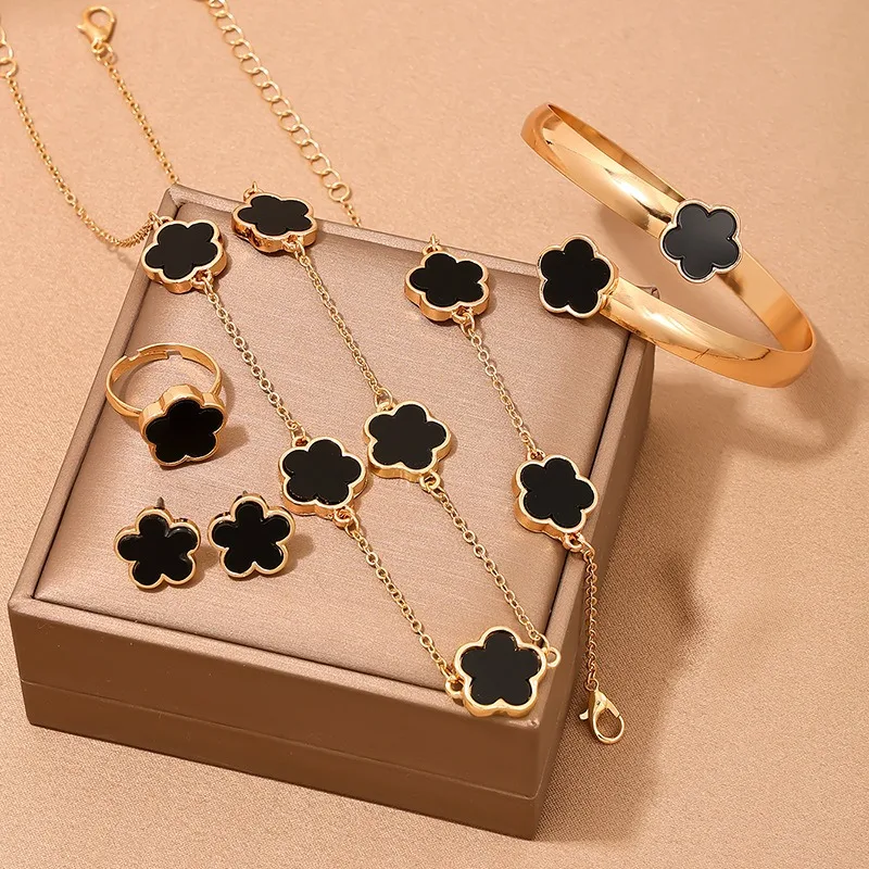 Fashion Branded 5 Pcs 18K Gold Plated Stainless Steel Jewelry Sets Designer Five Leaf Clover Flower Earrings for Women Weddings