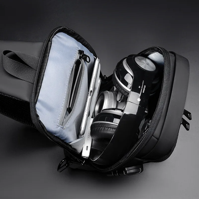 2022 new fashion waterproof chest bag USB men Crossbody Sling Bag Men Crossbody Bag For Men