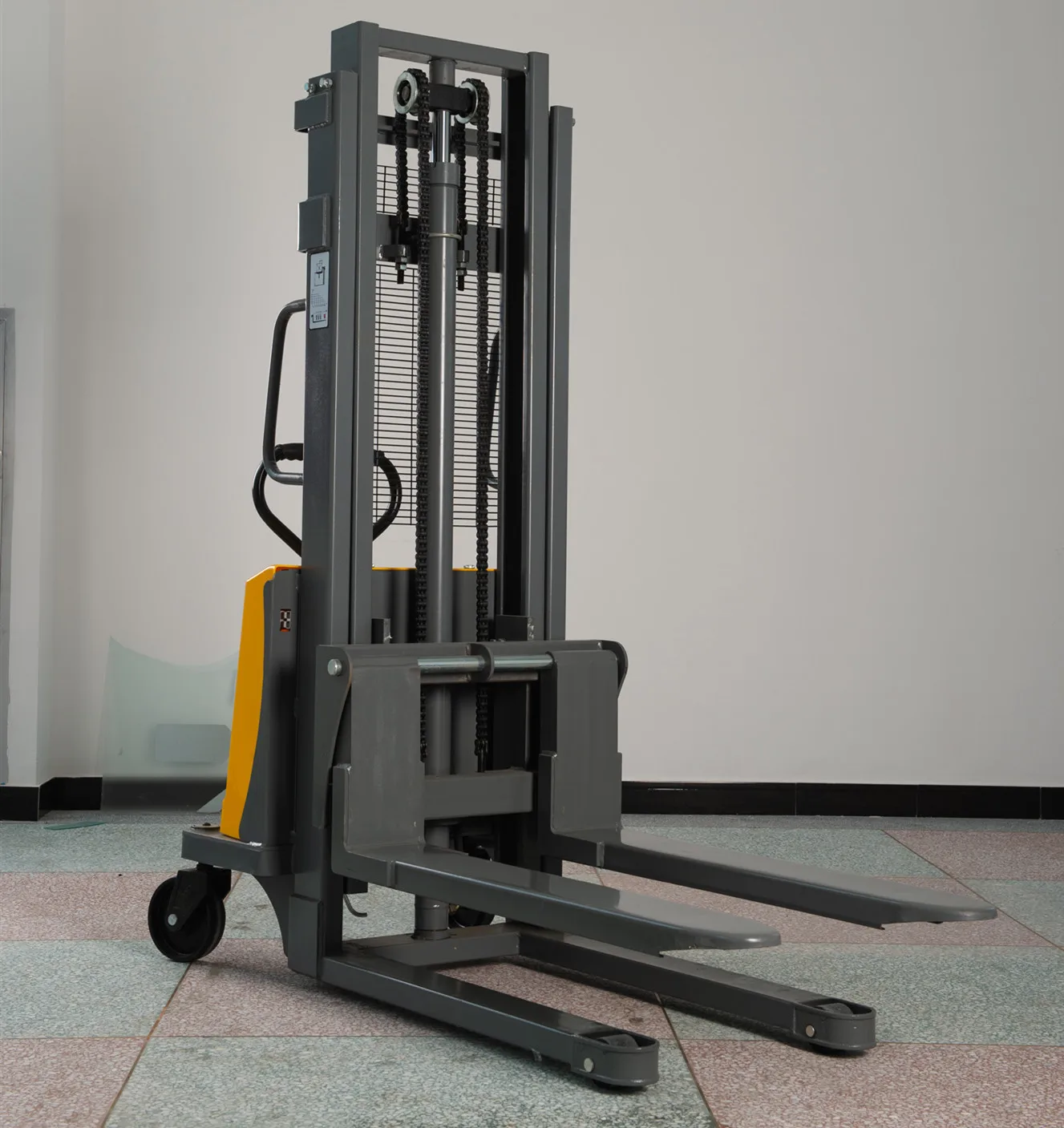 1500kg 2000kg 1600mm 2000mm Hot sale rechargeable semi-electric stacker with one year warranty