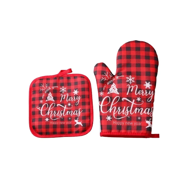 Kitchen oven mitt and pot holder set with Christmas pattern printed