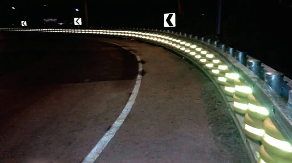 Ina High Precision Highway Rolling Guardrail Sa Level Tl4(100km/H) Anti-Collision Guardrail Eva Bucket Steel Beam Roller Barrier