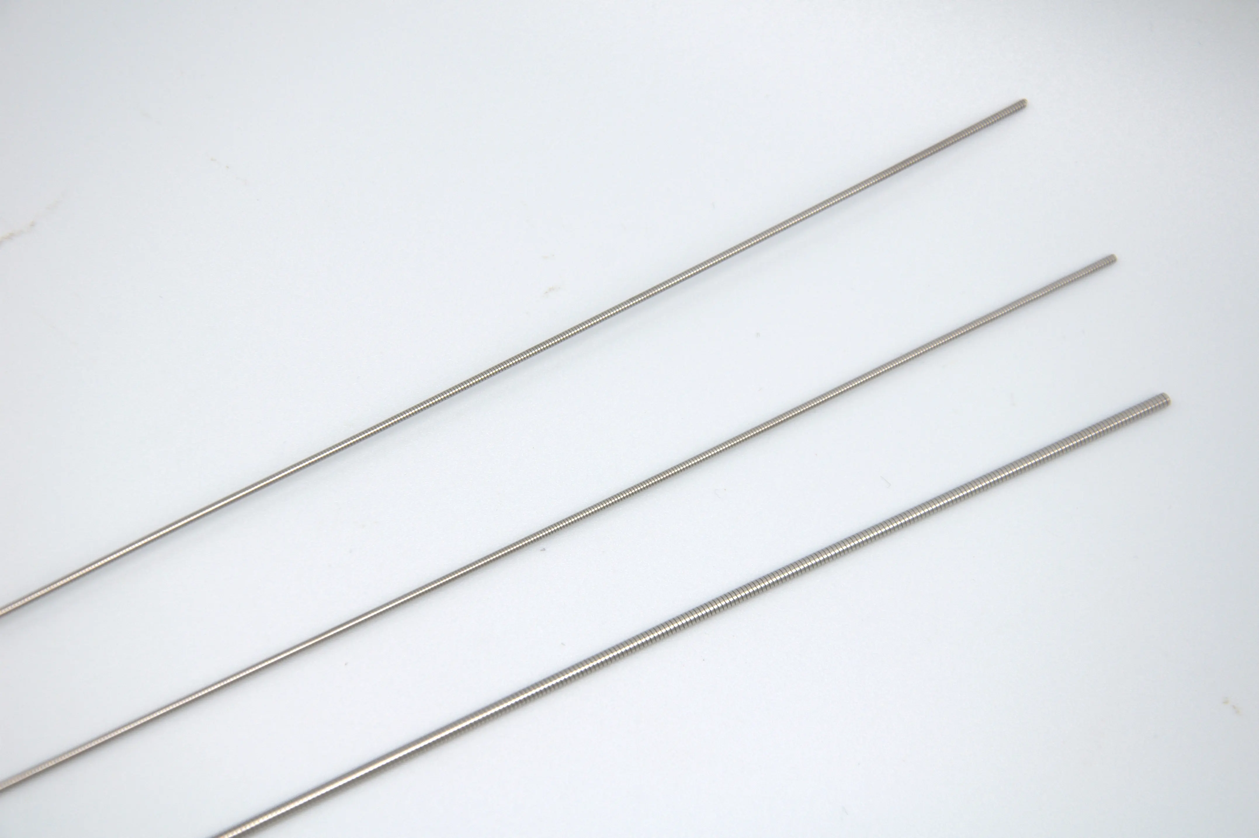 Synchronous rotating wire hemostatic clip snare for medical digestive medicine